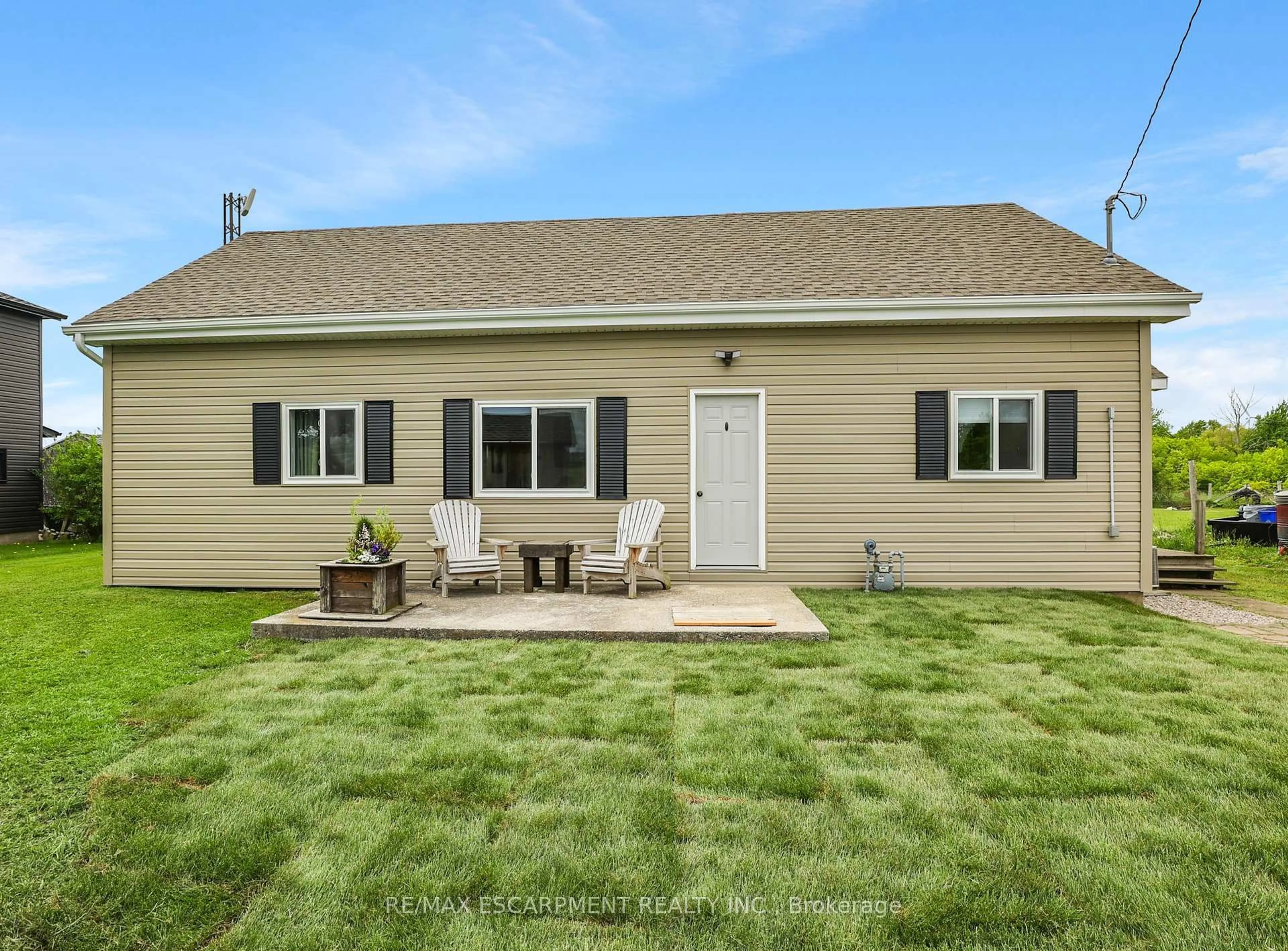 Home with vinyl exterior material, street for 740 Port Maitland Rd, Haldimand Ontario N1A 2W6