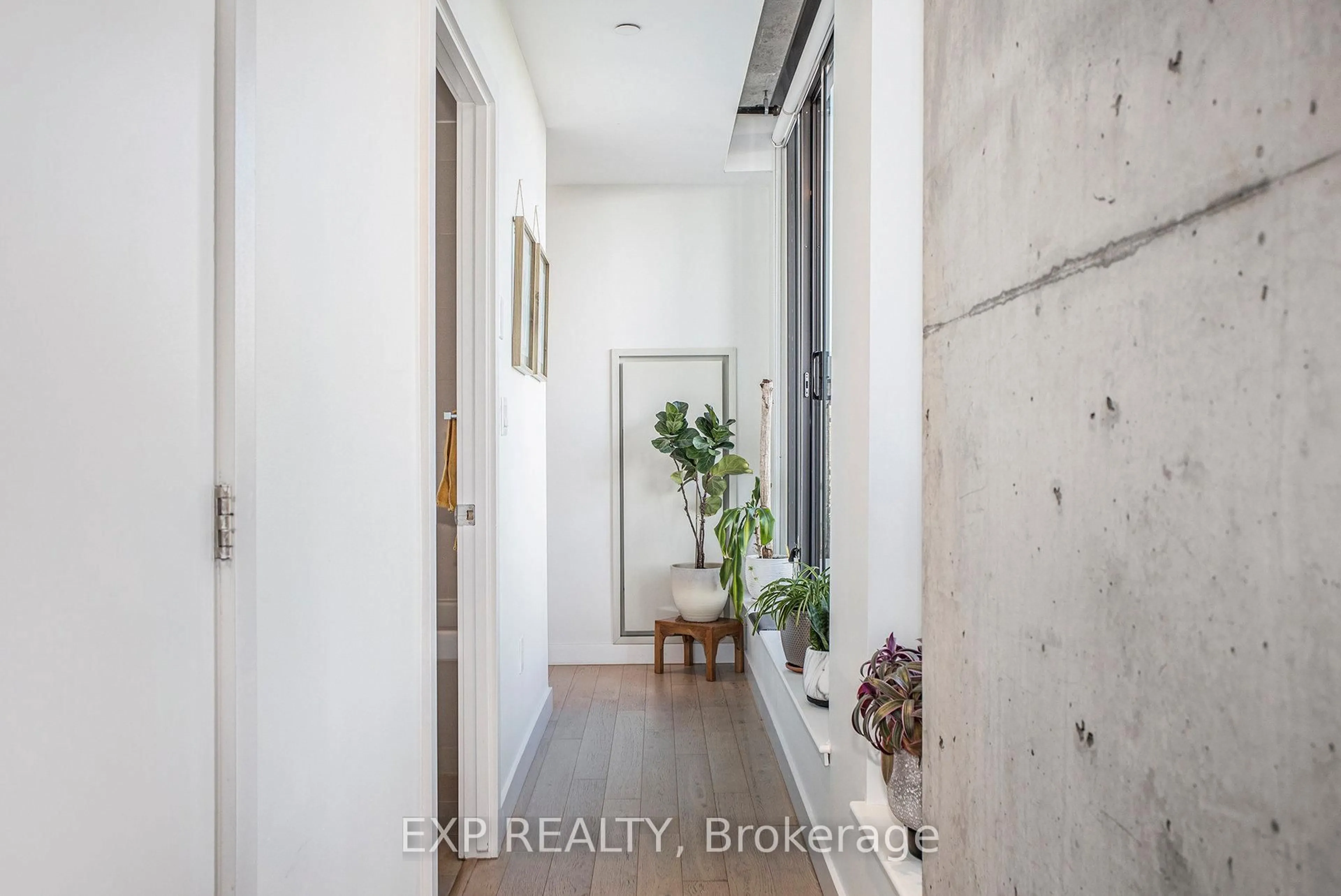 Indoor entryway for 224 Lyon St #516, Ottawa Ontario K1R 5V9
