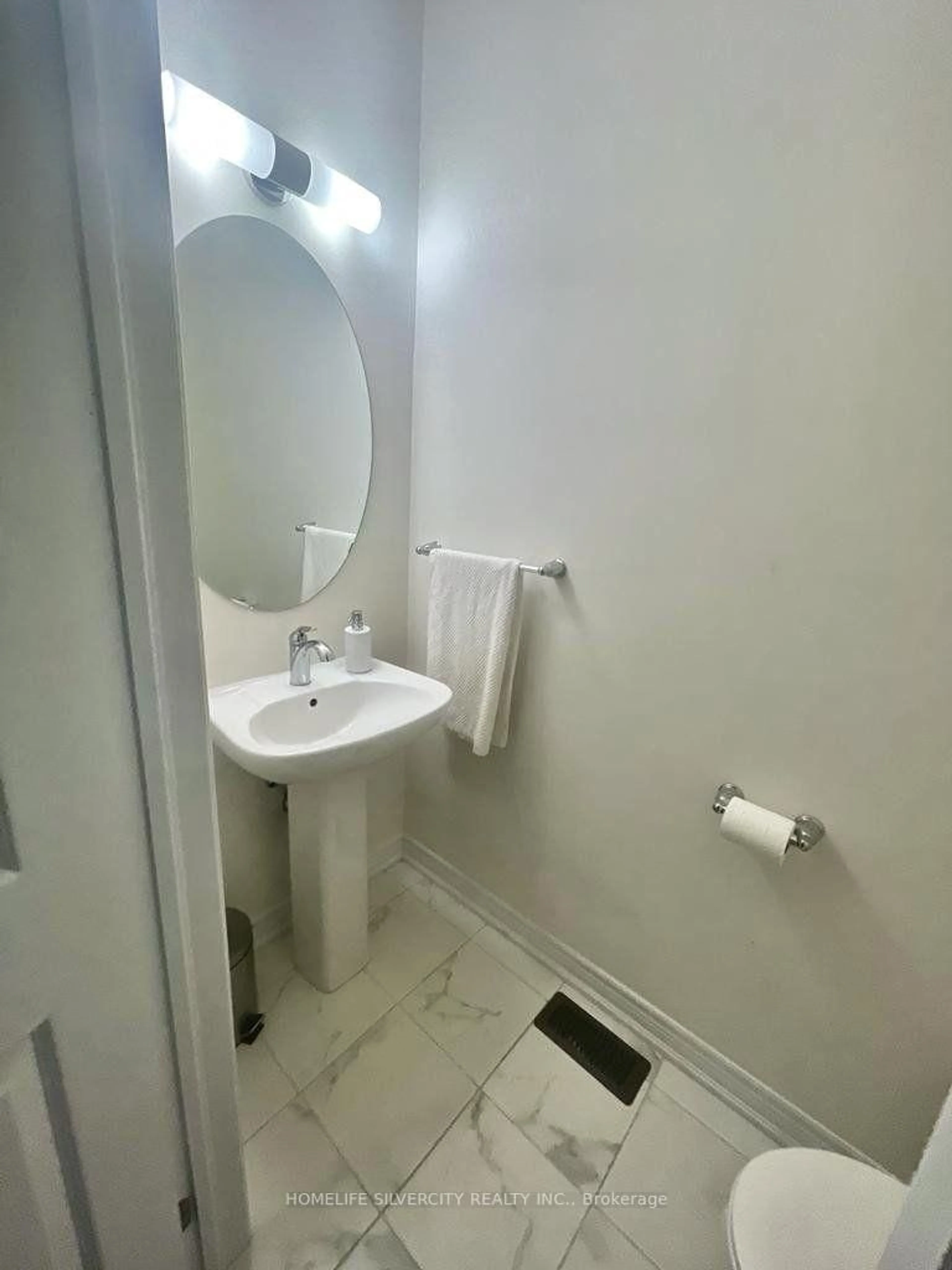 Standard bathroom, floor is not visible for 111 Oak Ave, Brant Ontario N3L 0J6