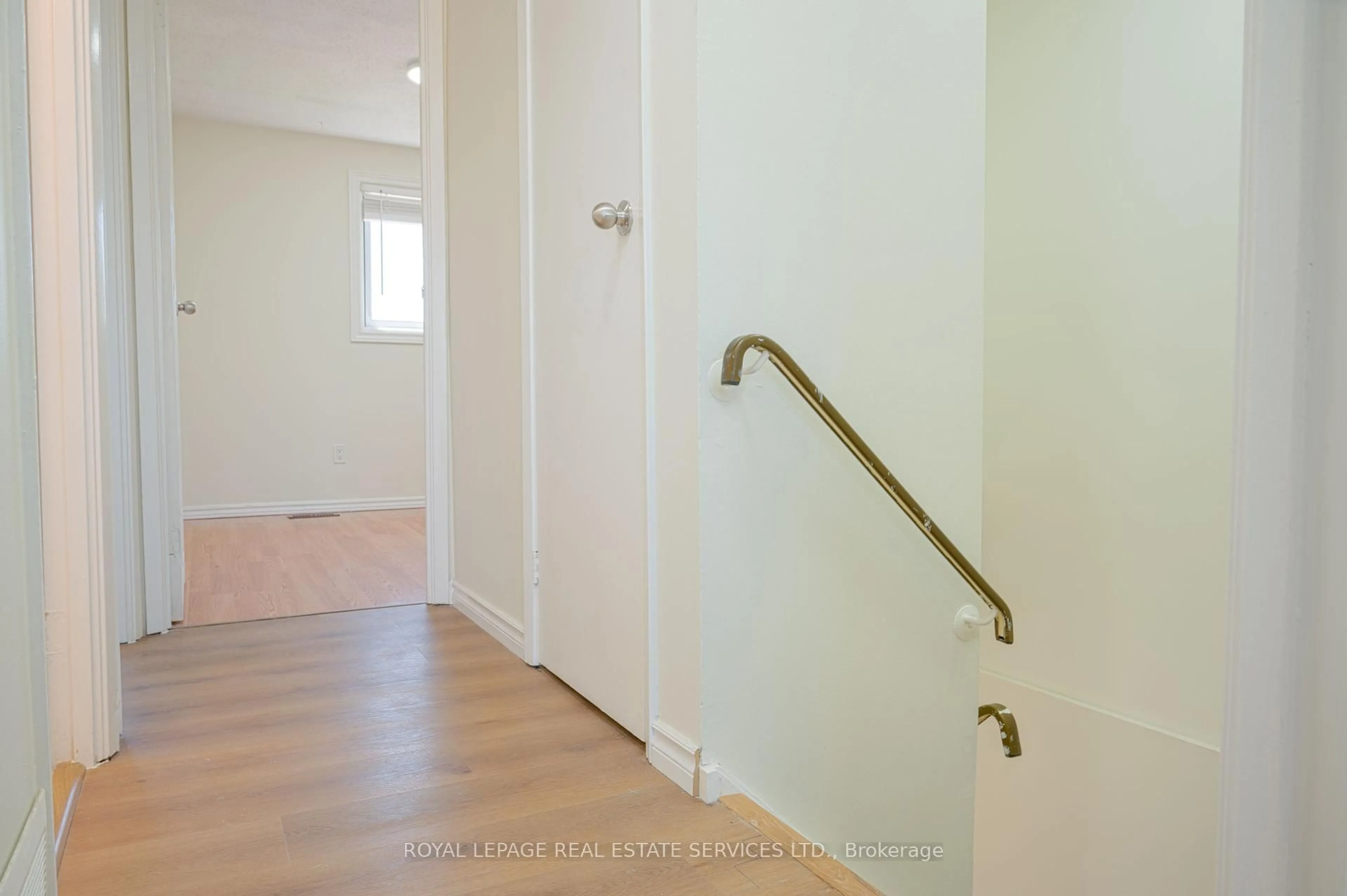 Indoor entryway for 215 Trudeau Dr #13, Sarnia Ontario N7S 4T5