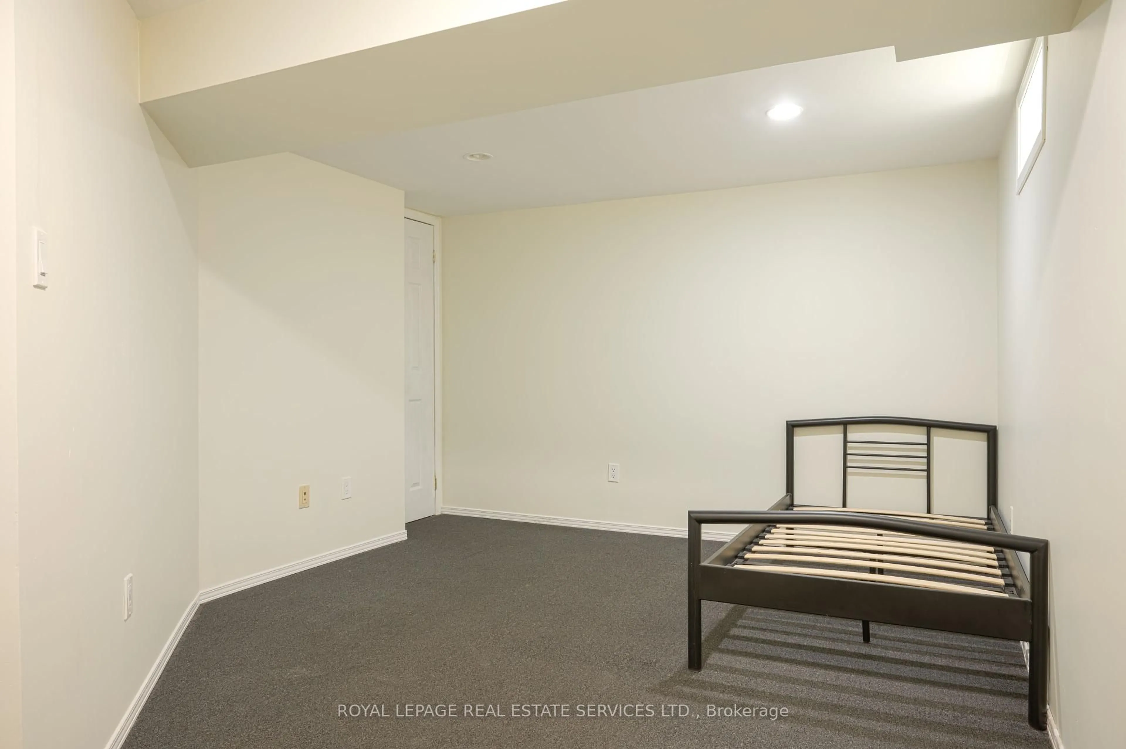 A pic of a room for 215 Trudeau Dr #13, Sarnia Ontario N7S 4T5