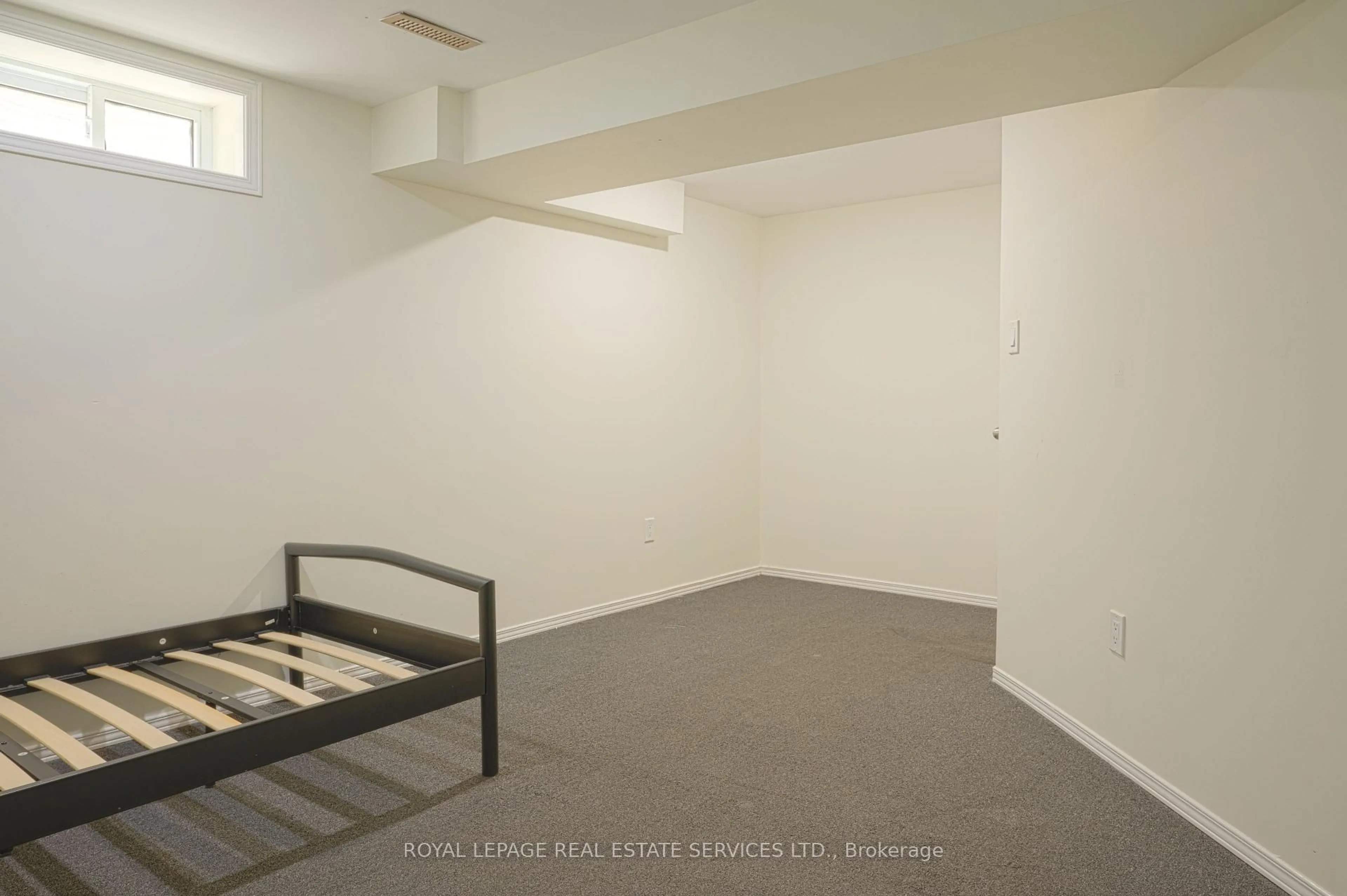 A pic of a room for 215 Trudeau Dr #13, Sarnia Ontario N7S 4T5