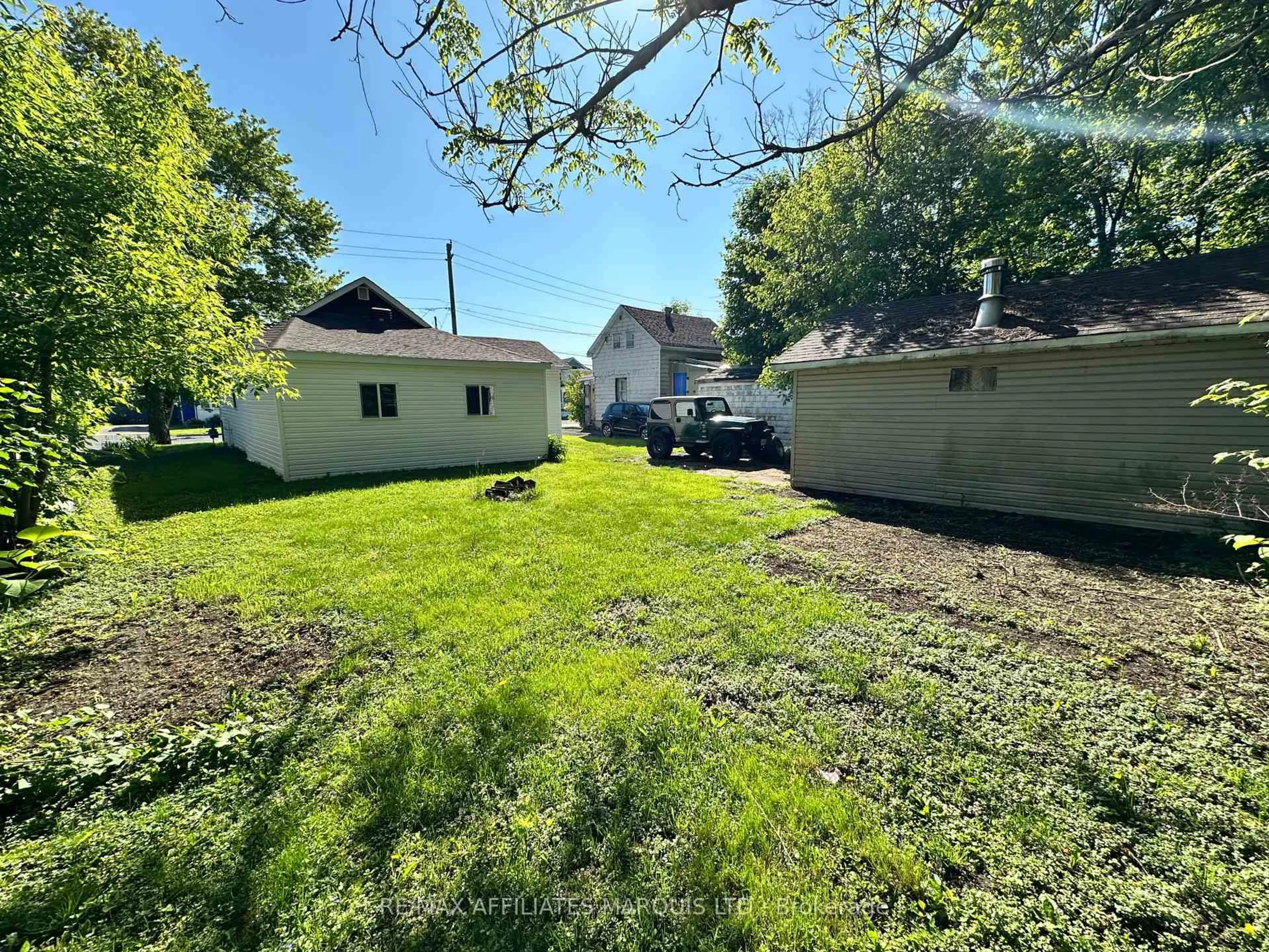 A pic from outside/outdoor area/front of a property/back of a property/a pic from drone, street for 1128 Ontario St, Cornwall Ontario K6H 4C8