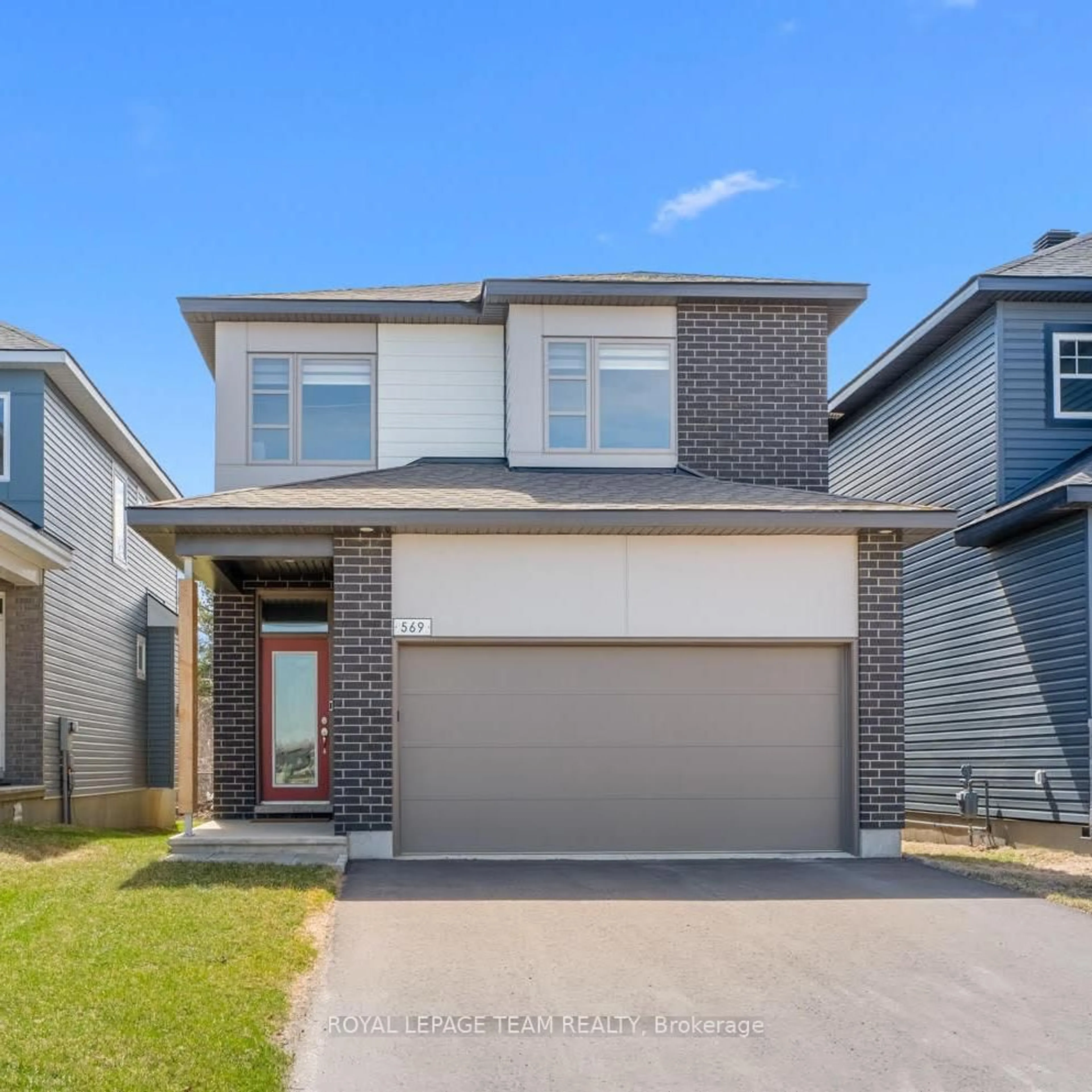 Home with brick exterior material, street for 569 Paakanaak Ave, Gloucester Ontario K1X 0H3