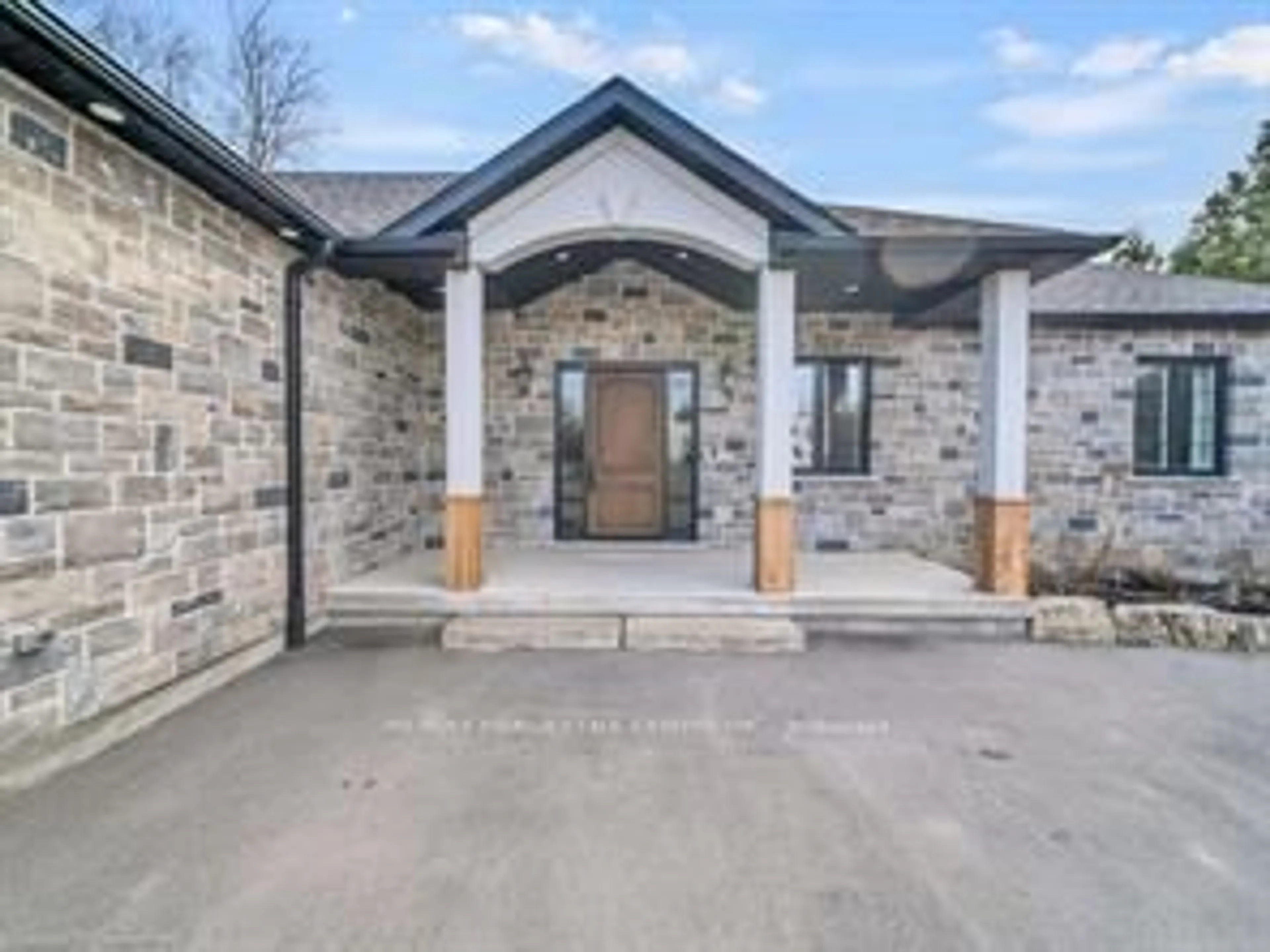 Home with brick exterior material, building for 1011 TOWNLINE Rd, Puslinch Ontario N0B 2J0