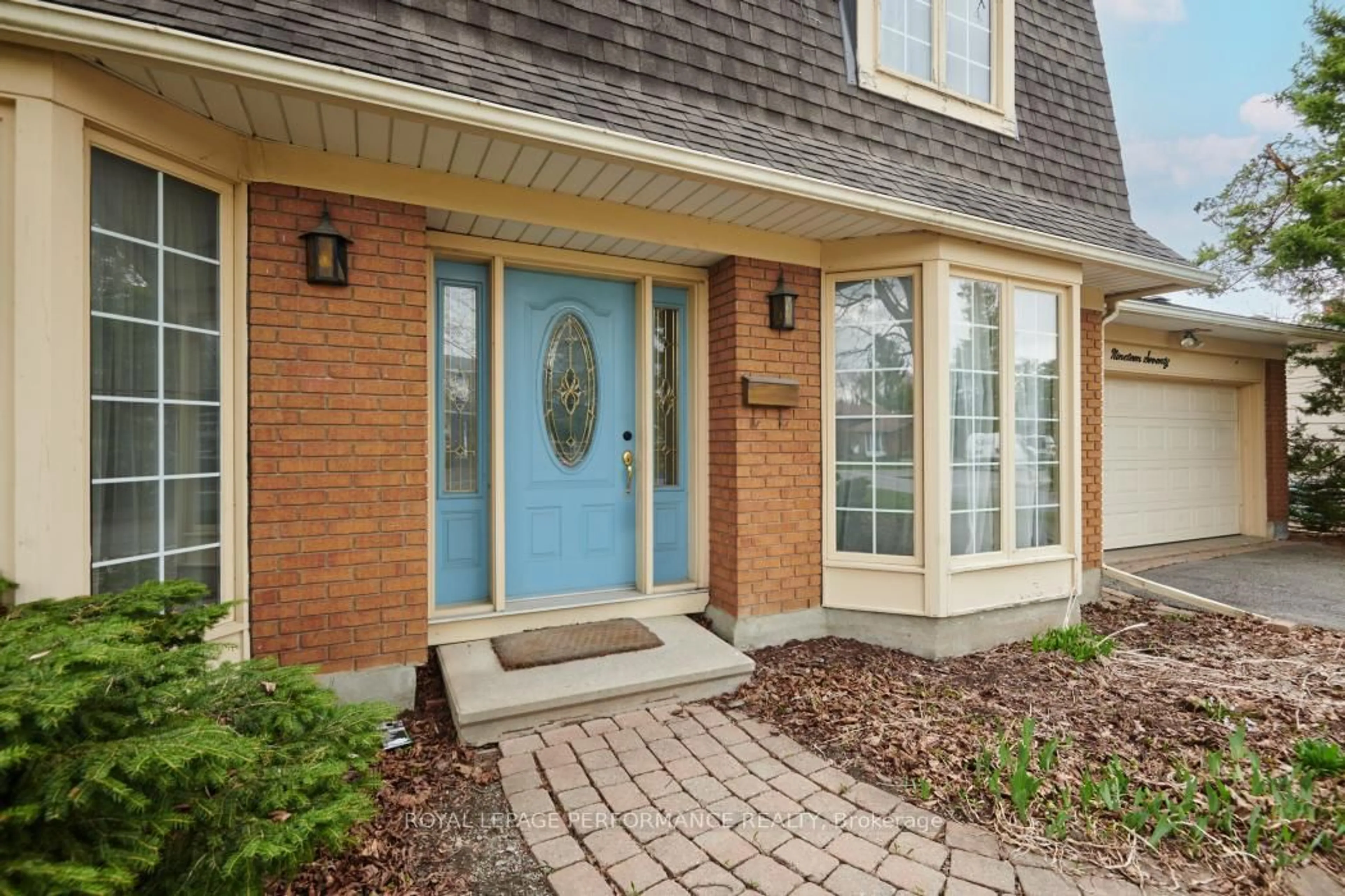 Home with brick exterior material, street for 1970 Marquis Ave, Ottawa Ontario K1J 8J4