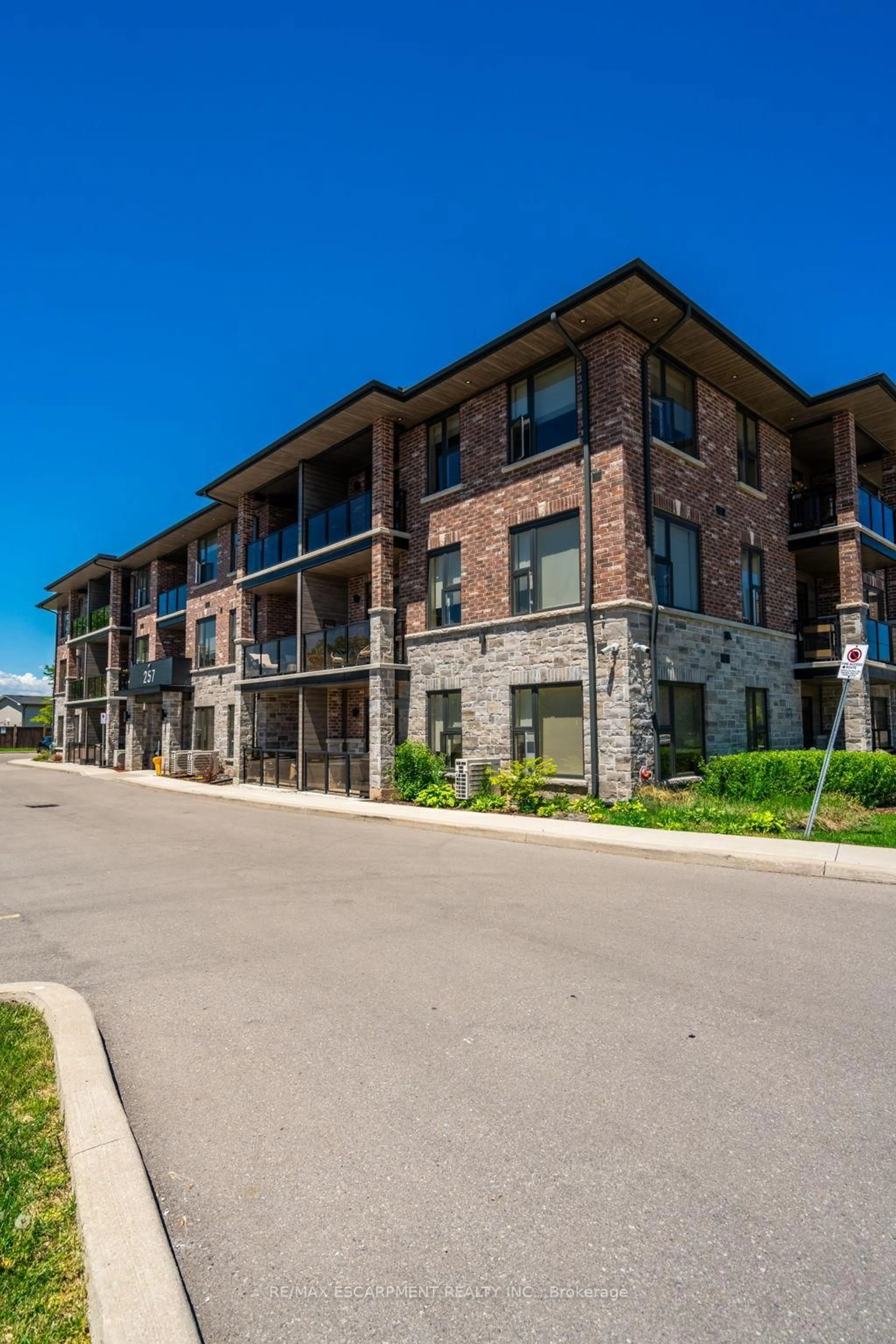 Unknown for 257 Millen Rd #312, Hamilton Ontario L8E 2H1