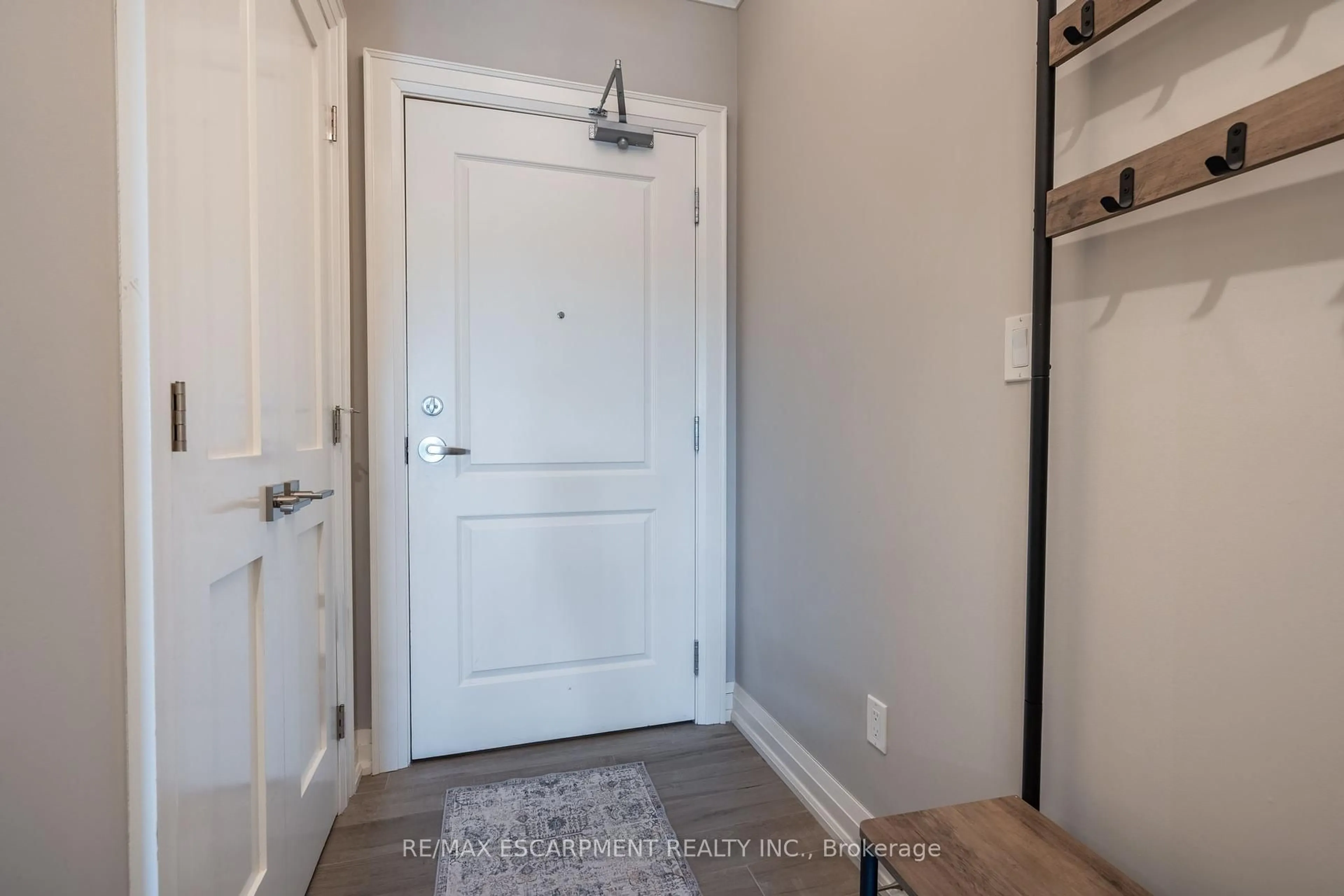 Indoor entryway for 257 Millen Rd #312, Hamilton Ontario L8E 2H1