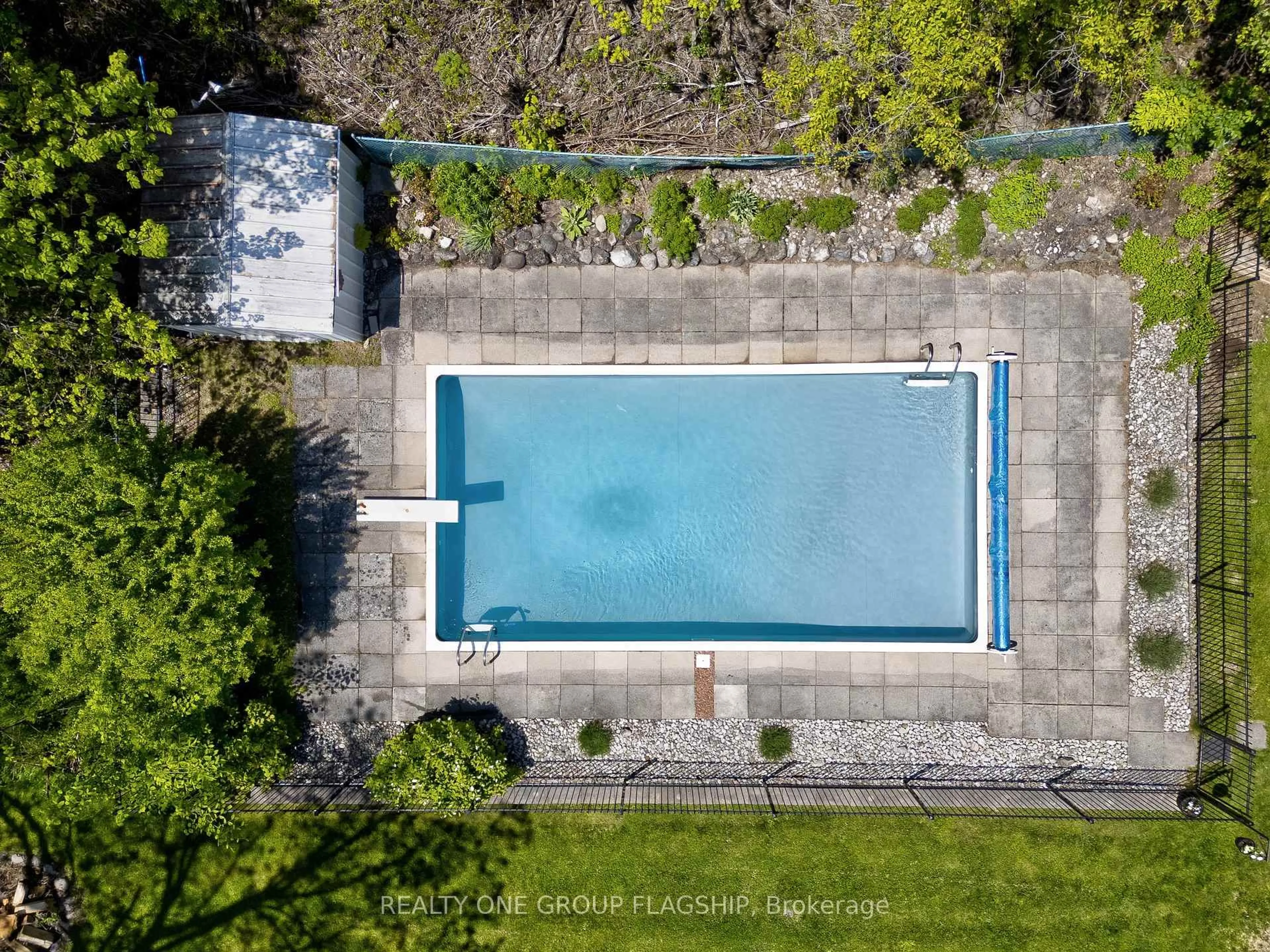 A pic from outside/outdoor area/front of a property/back of a property/a pic from drone, water/lake/river/ocean view for 1893 Centre Rd, Hamilton Ontario L8N 2Z7