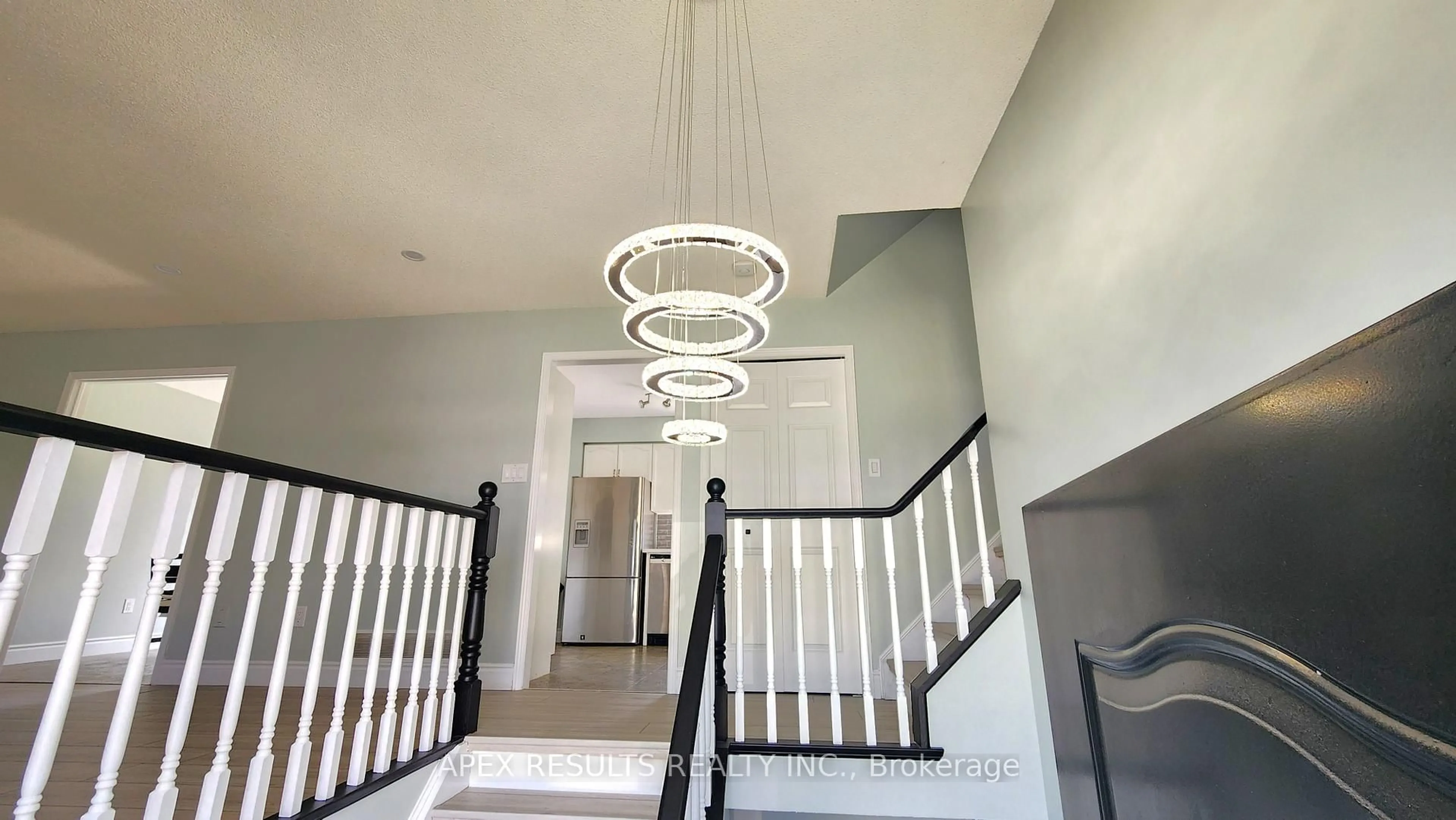 Indoor foyer for 11 MAPLECREST Lane, Brant Ontario N3R 7V1