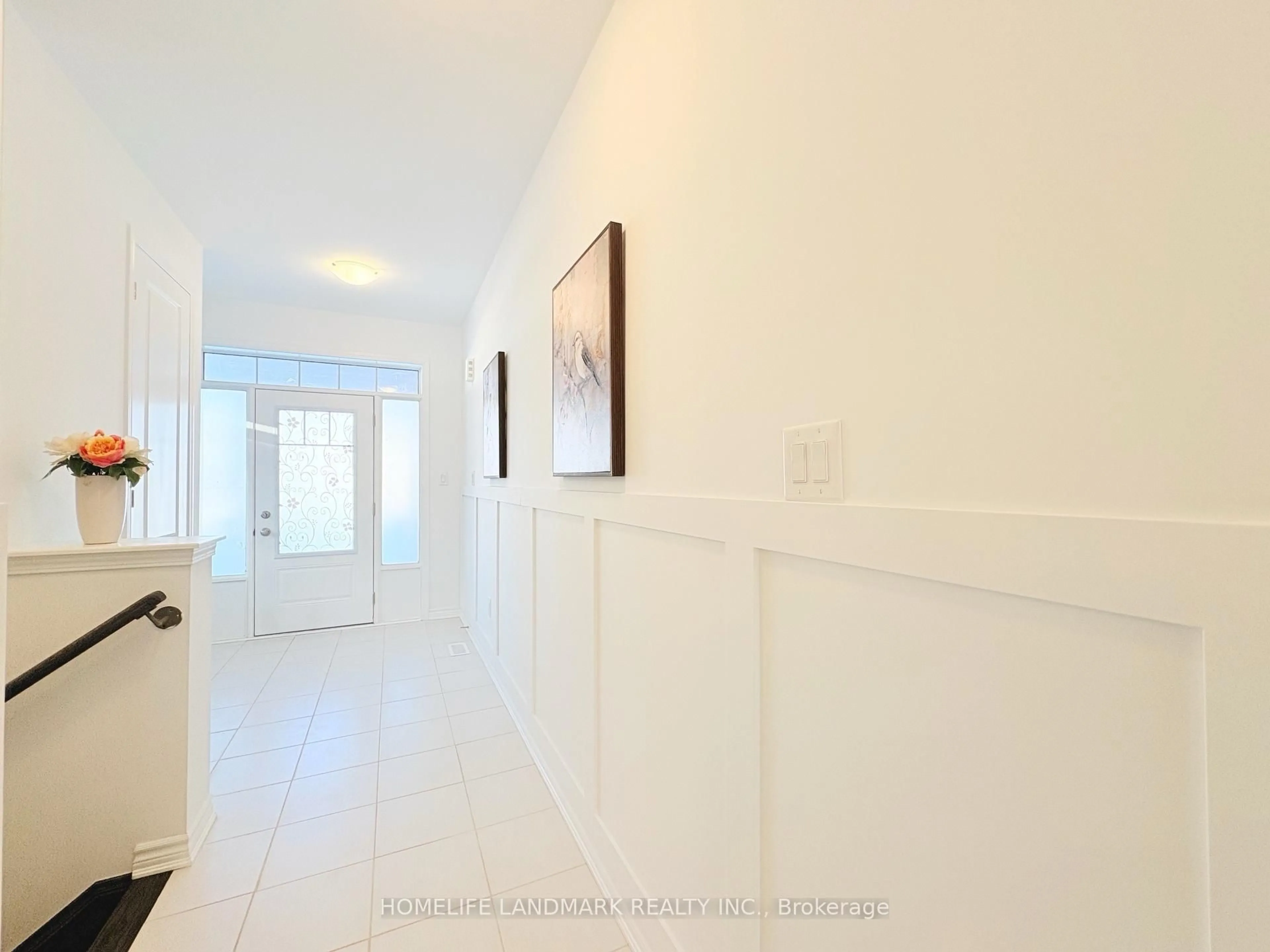 Indoor foyer for 29 Dyer Cres, Bracebridge Ontario P1L 0N4