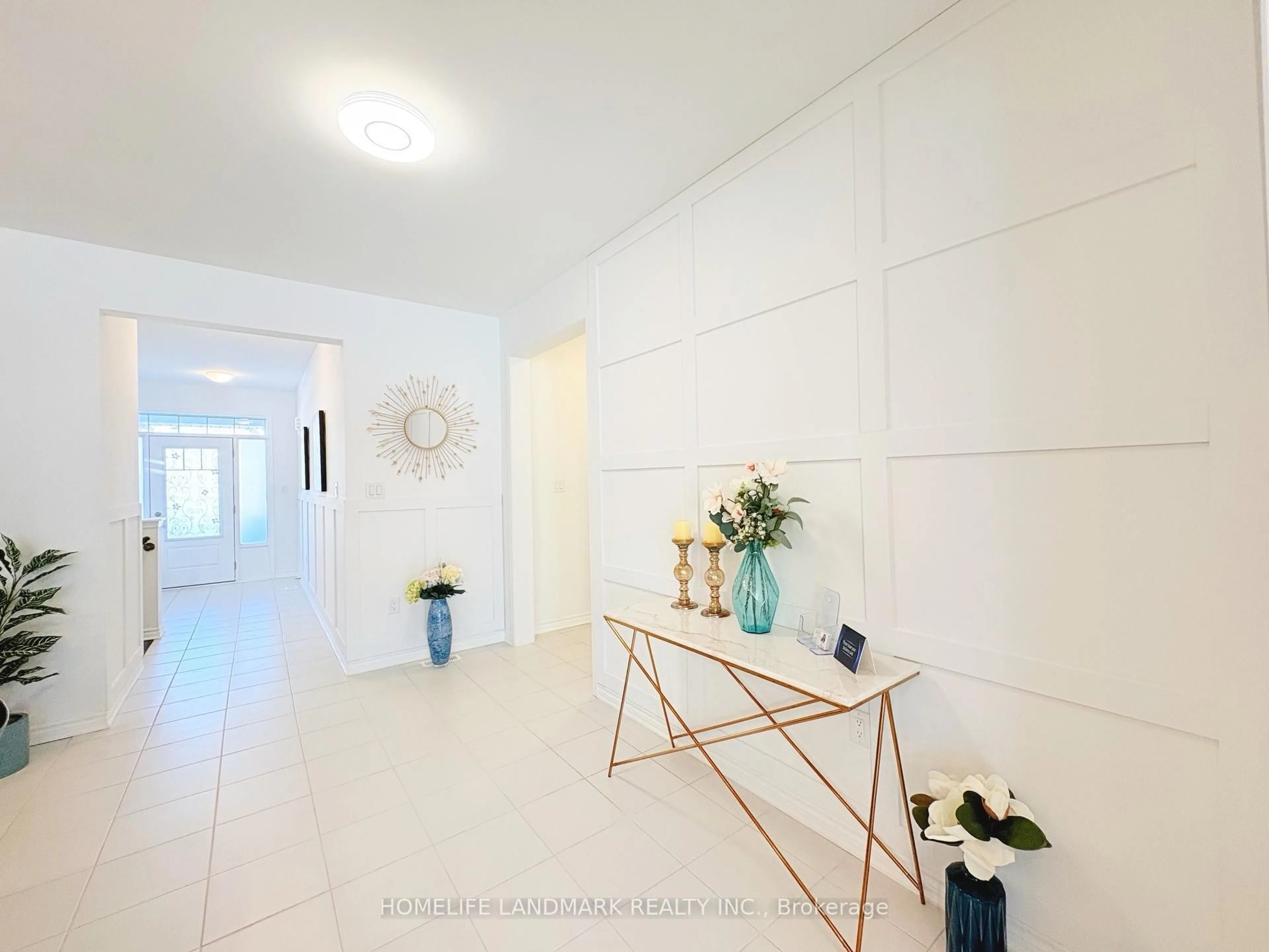 Indoor foyer for 29 Dyer Cres, Bracebridge Ontario P1L 0N4