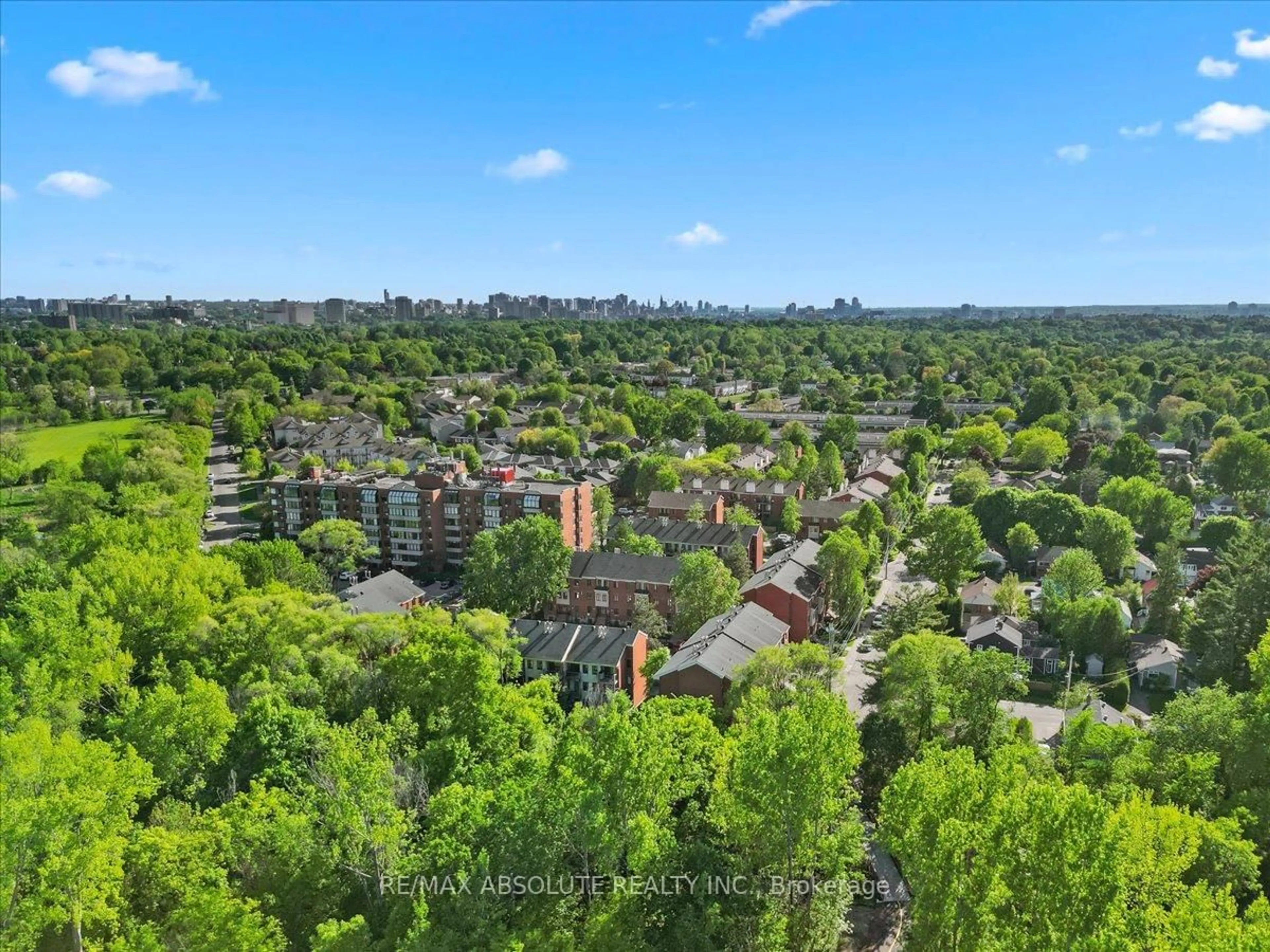 A pic from outside/outdoor area/front of a property/back of a property/a pic from drone, city buildings view from balcony for 1182 BLASDELL Ave, Ottawa Ontario K1K 4H5