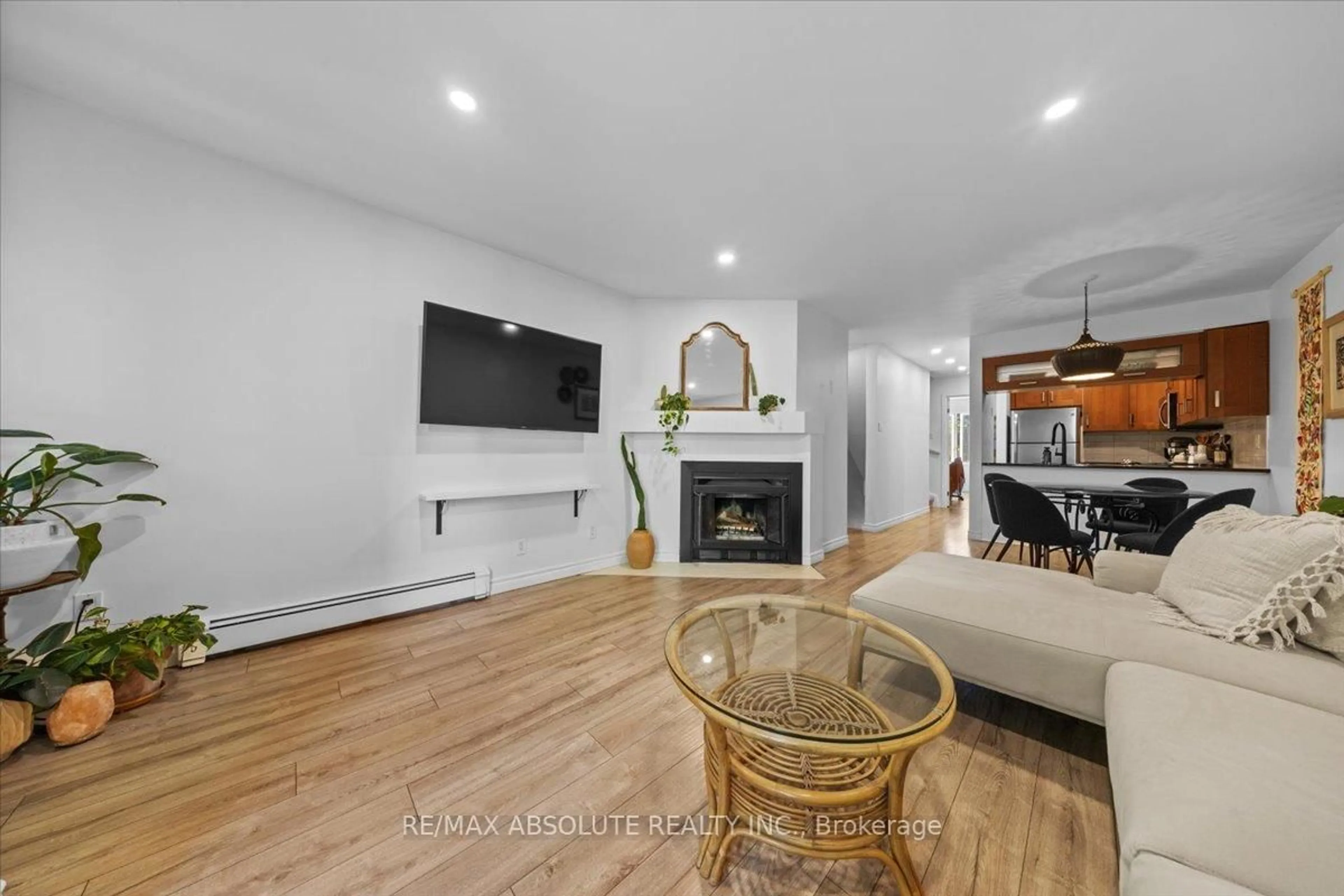 Living room with furniture, unknown for 1182 BLASDELL Ave, Ottawa Ontario K1K 4H5