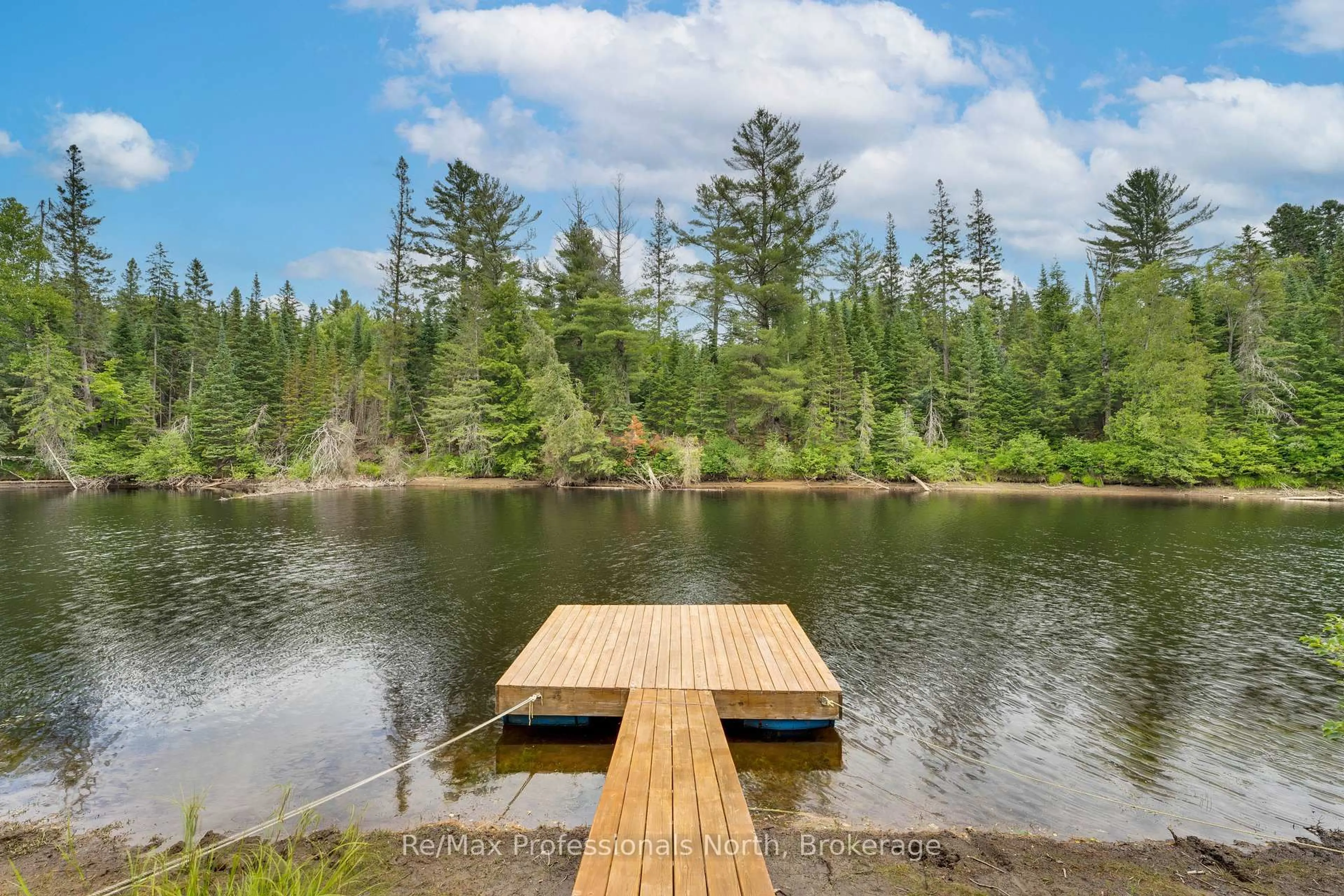 Patio, water/lake/river/ocean view for 24 MCGREGOR Way, Bracebridge Ontario P0B 1L0