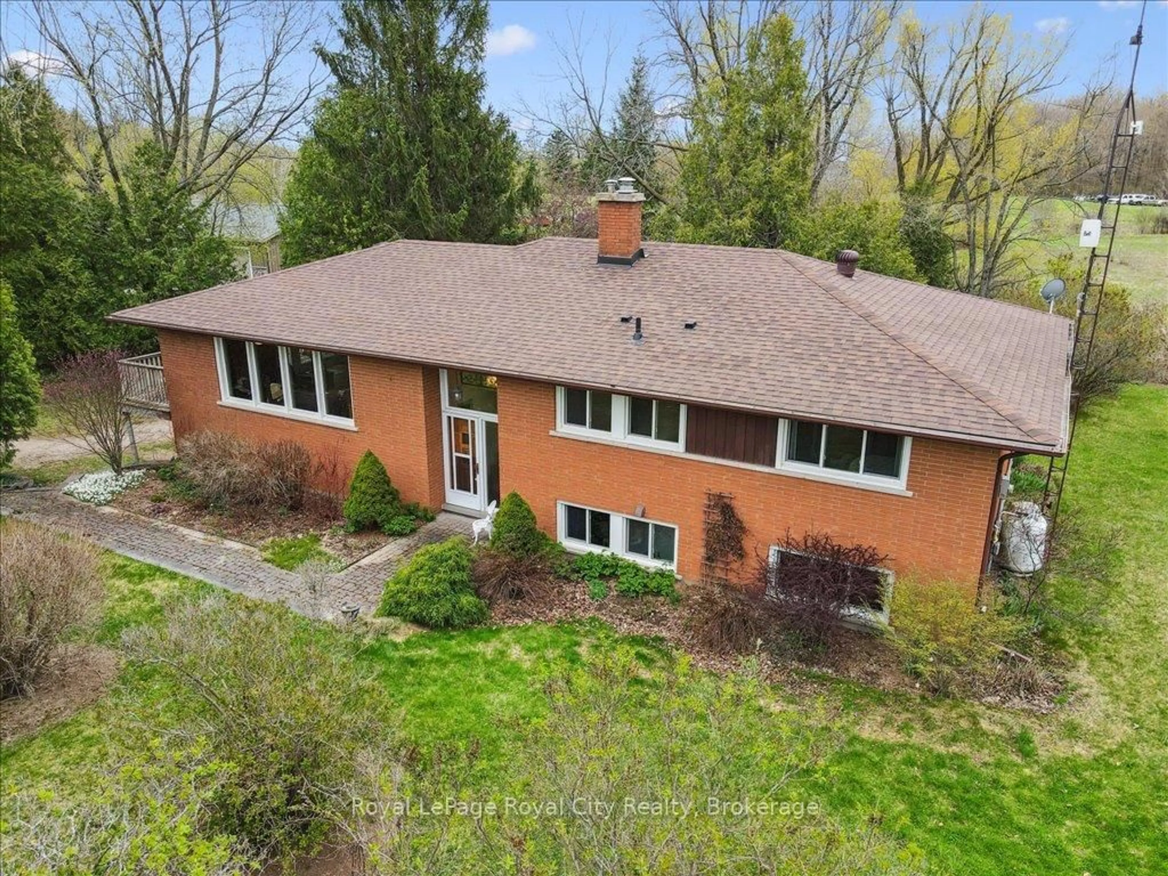 A pic from outside/outdoor area/front of a property/back of a property/a pic from drone, unknown for 4540 20 Sdrd, Puslinch Ontario N1H 6J3