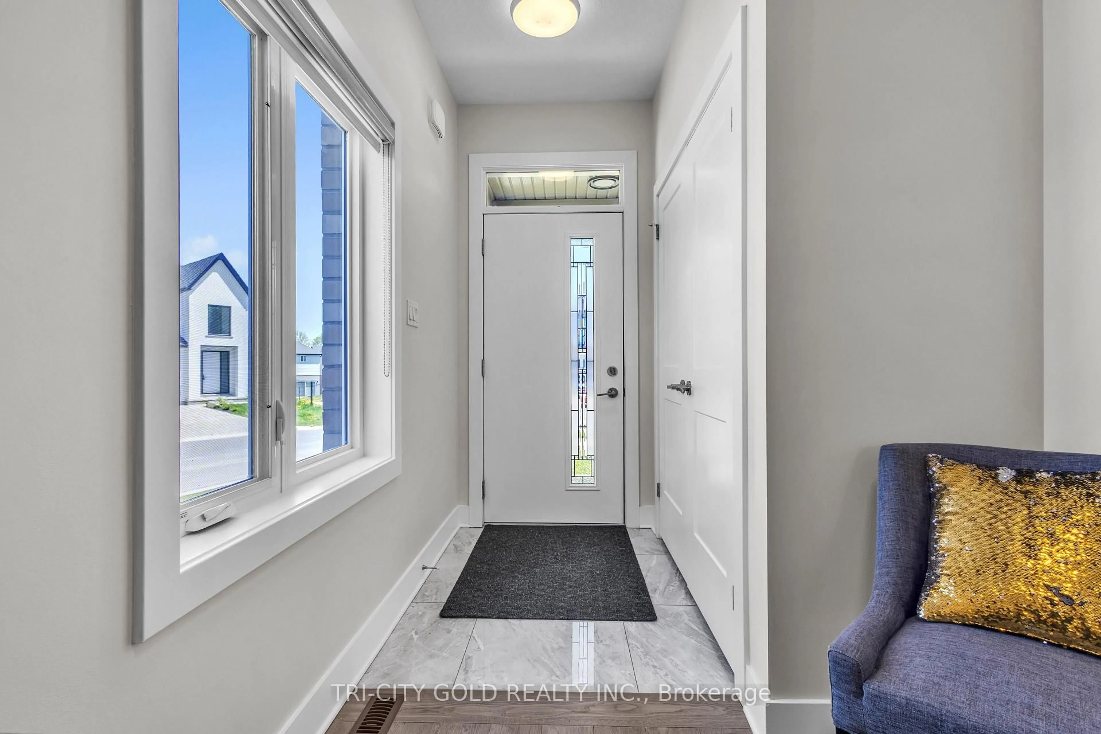 Indoor entryway for 2889 Doyle Dr, London South Ontario N6M 0G7