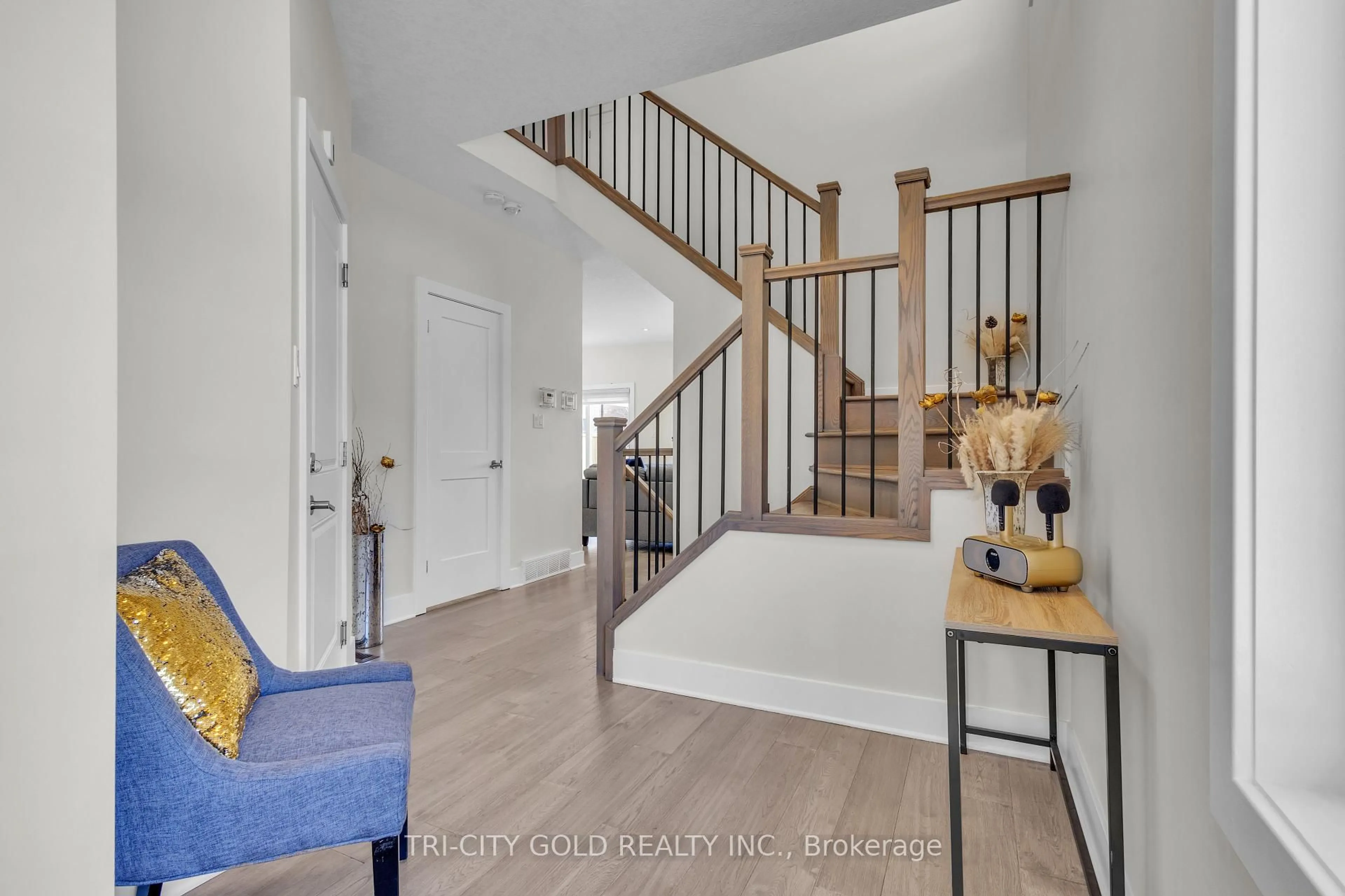 Indoor entryway for 2889 Doyle Dr, London South Ontario N6M 0G7