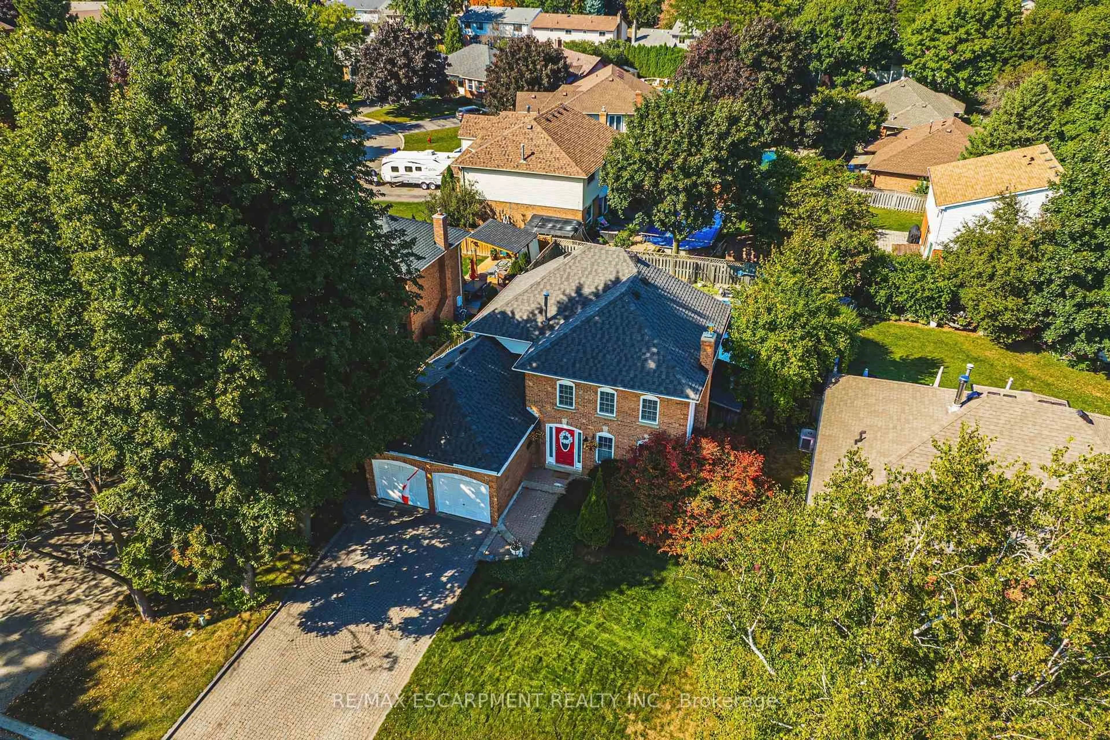 A pic from outside/outdoor area/front of a property/back of a property/a pic from drone, street for 412 Melanie Cres, Hamilton Ontario L9G 4B2