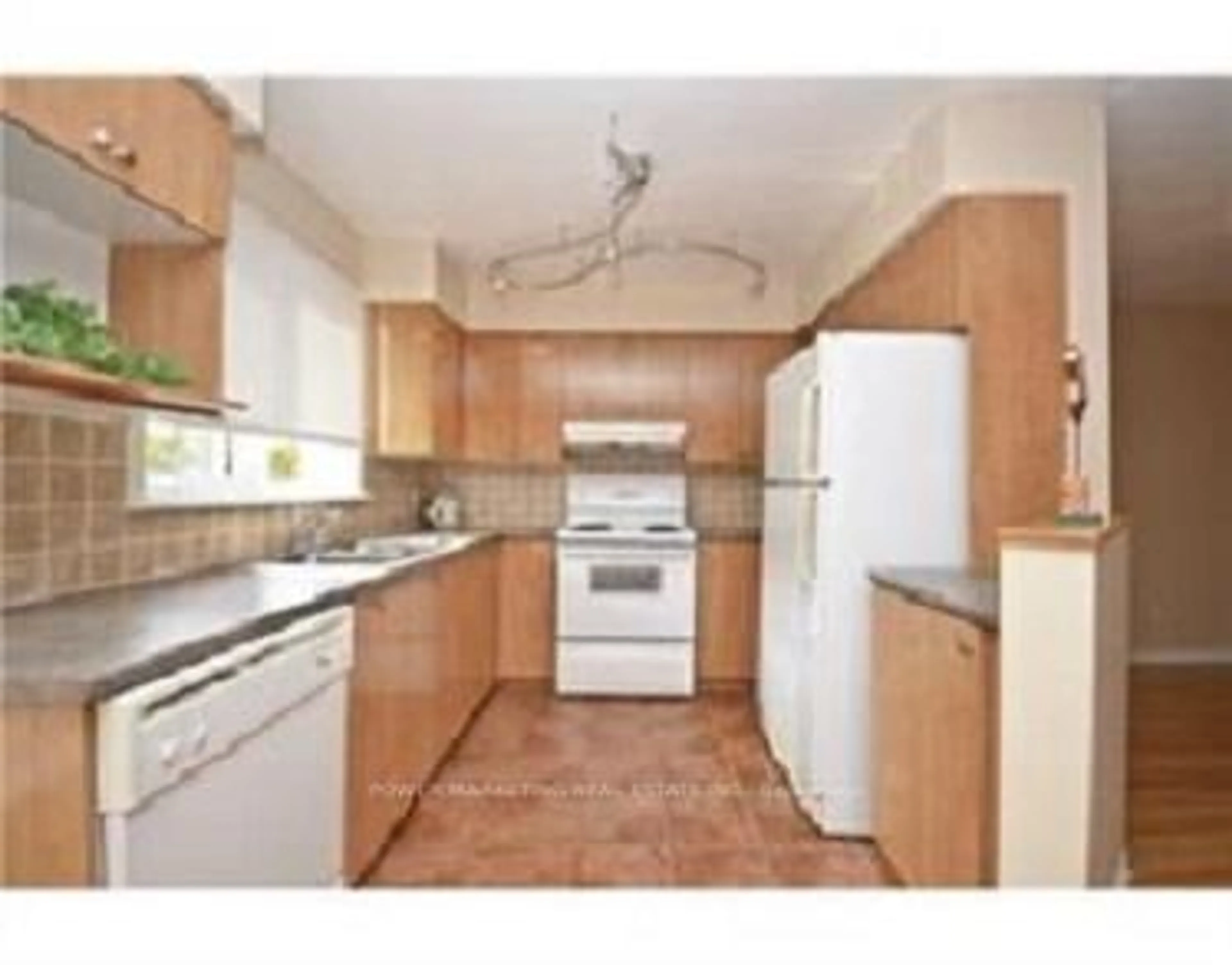 Standard kitchen, unknown for 1701 BLOHM Dr #10, Ottawa Ontario K1G 6N6