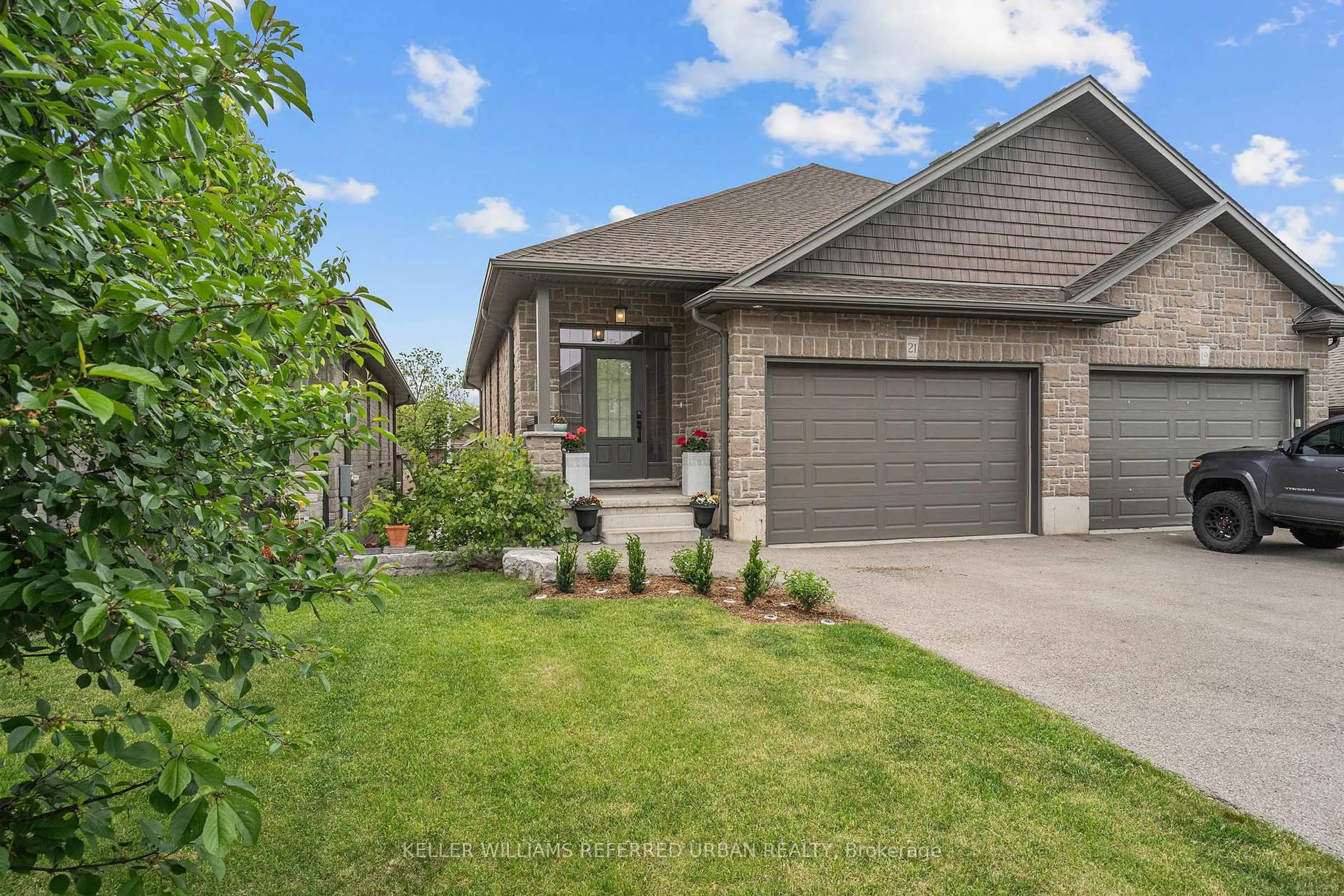 Home with brick exterior material, street for 21 Balmoral St, Brant Ontario N3L 1P2