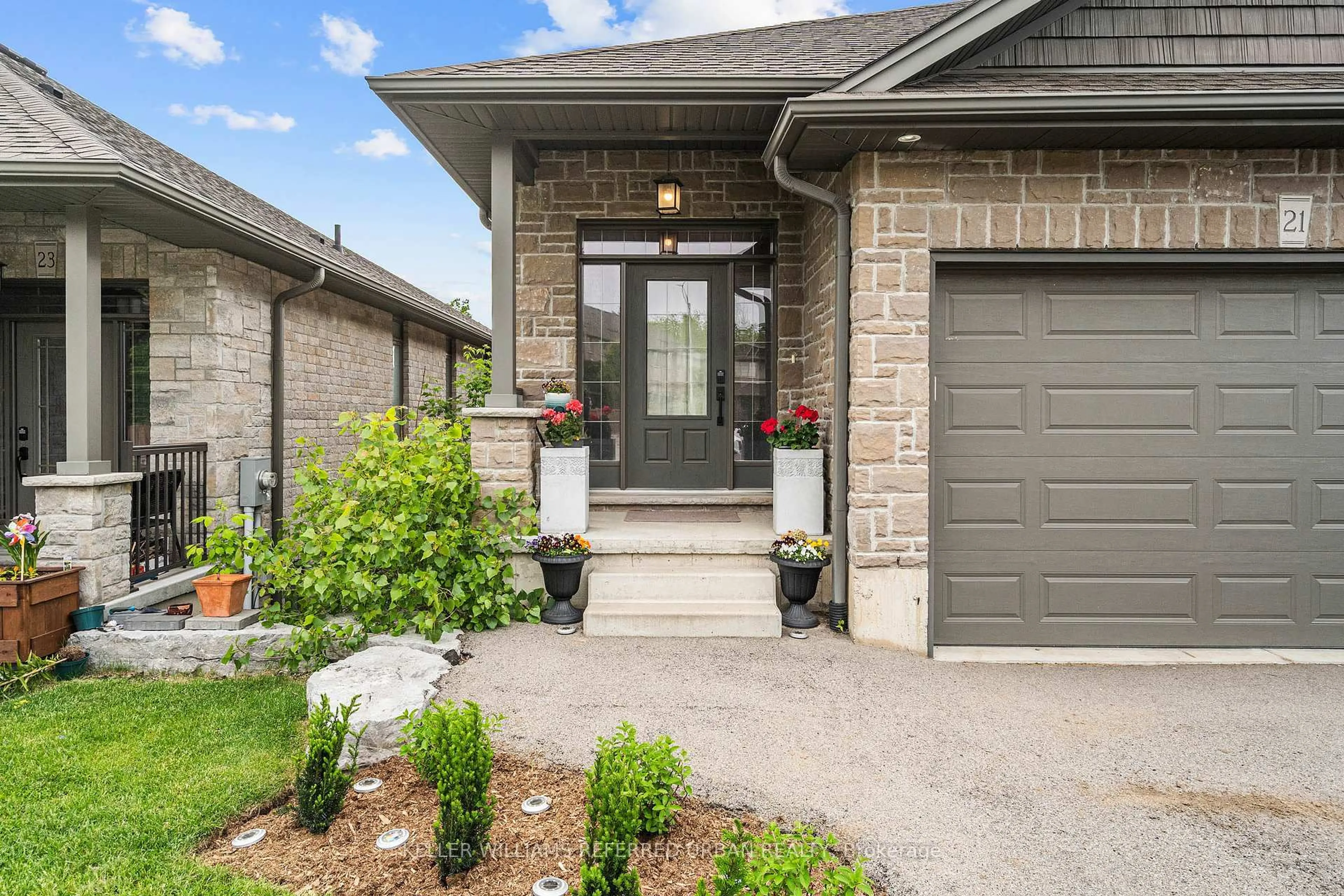 Home with brick exterior material, street for 21 Balmoral St, Brant Ontario N3L 1P2