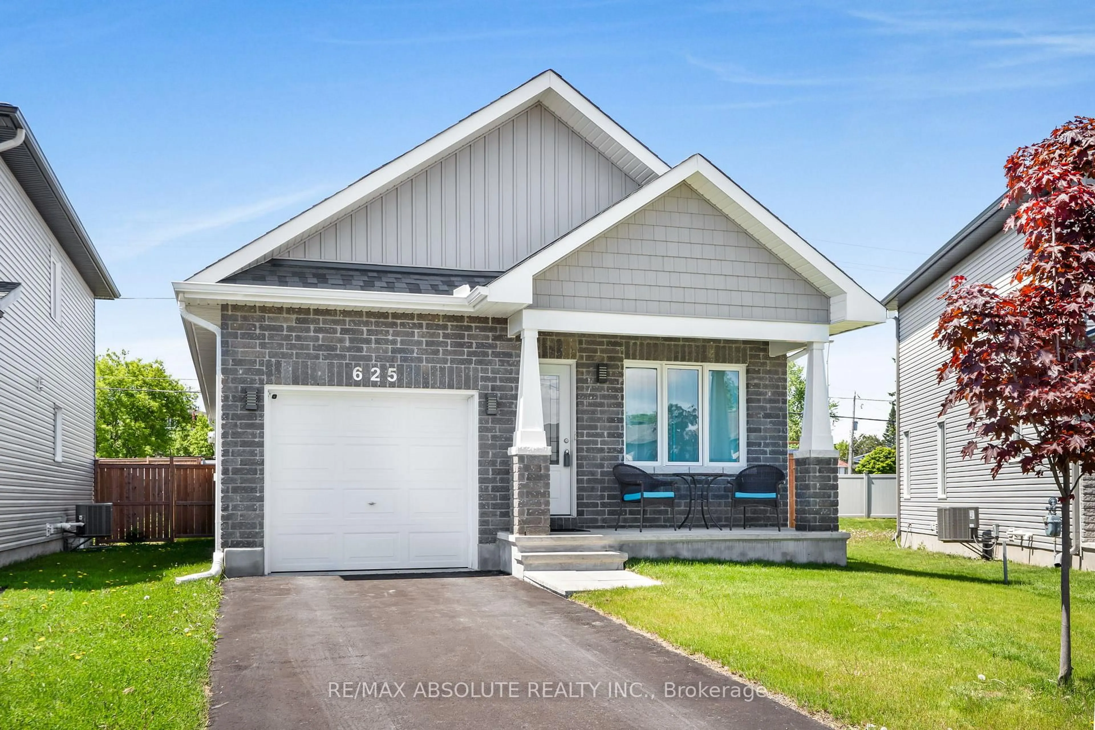 Home with vinyl exterior material, street for 625 Robert St, Clarence-Rockland Ontario K4K 0J8