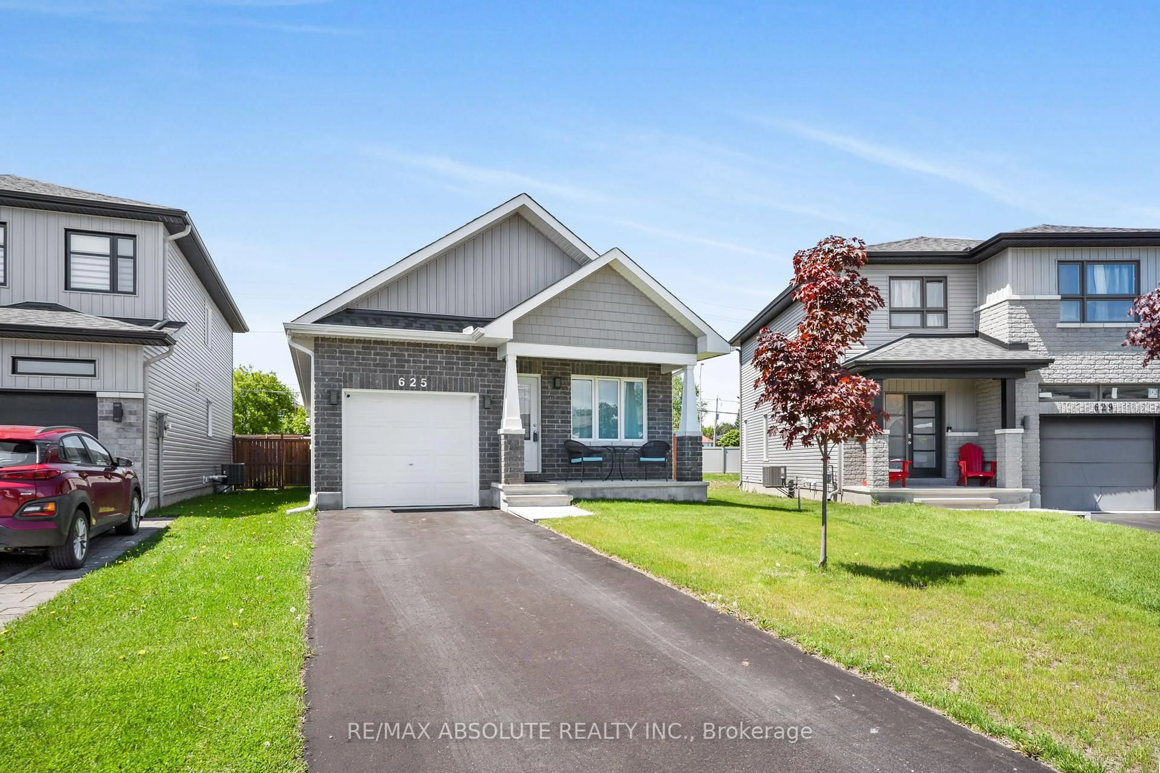 Home with vinyl exterior material, street for 625 Robert St, Clarence-Rockland Ontario K4K 0J8