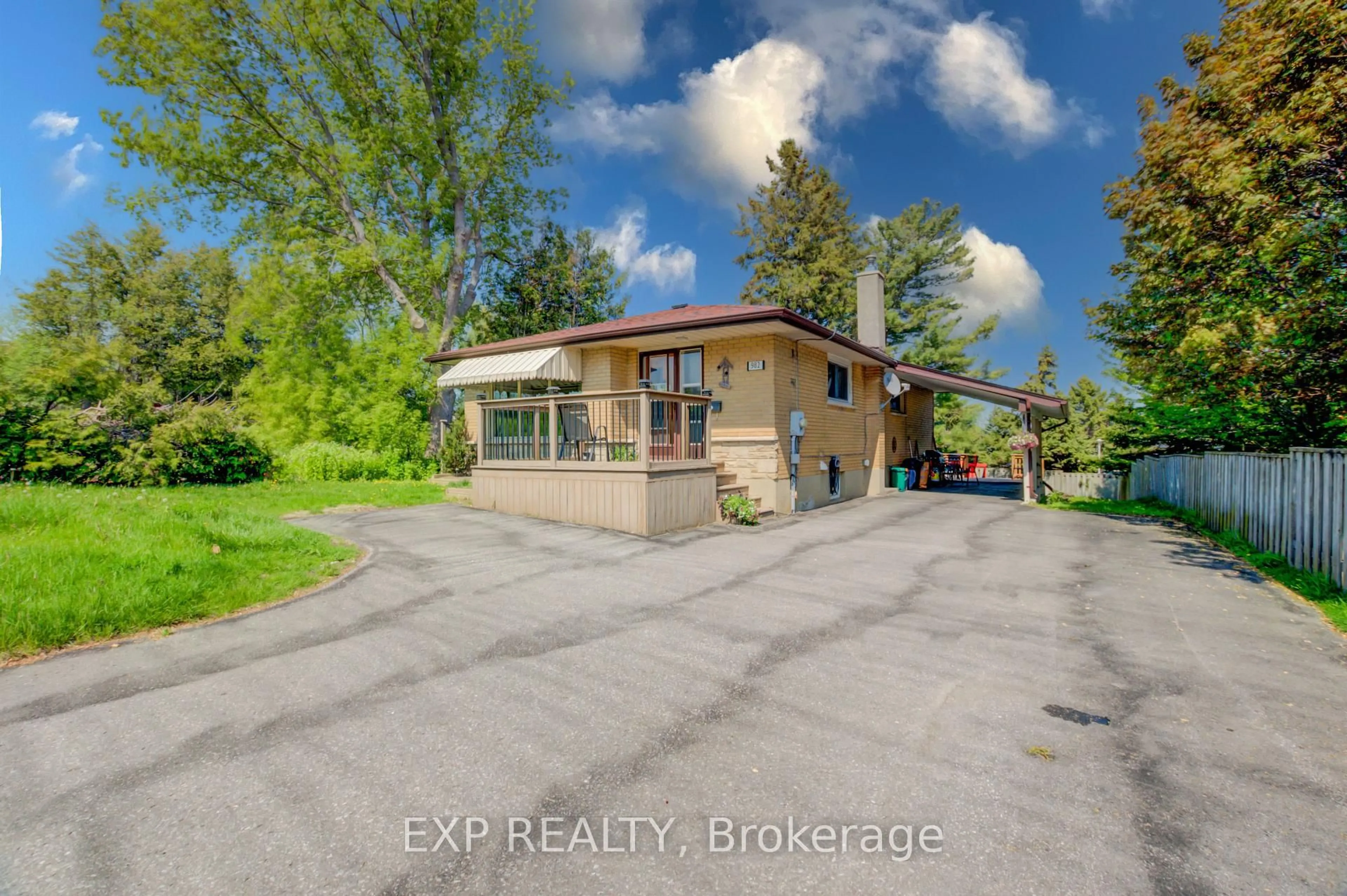 A pic from outside/outdoor area/front of a property/back of a property/a pic from drone, street for 982 Burnham St, Cobourg Ontario K9A 4T7