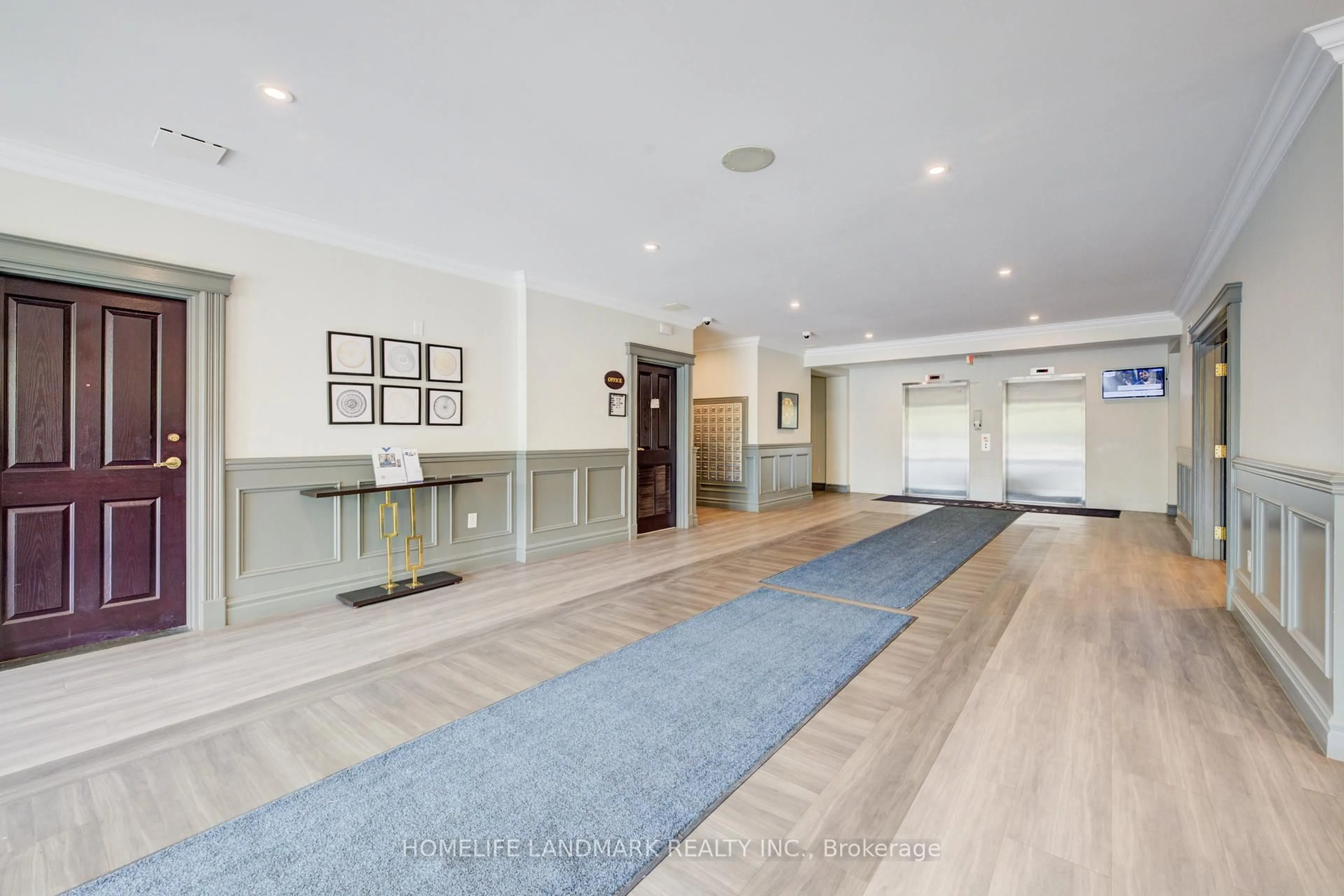 Indoor foyer for 255 Keats Way #608, Waterloo Ontario N2L 6N6