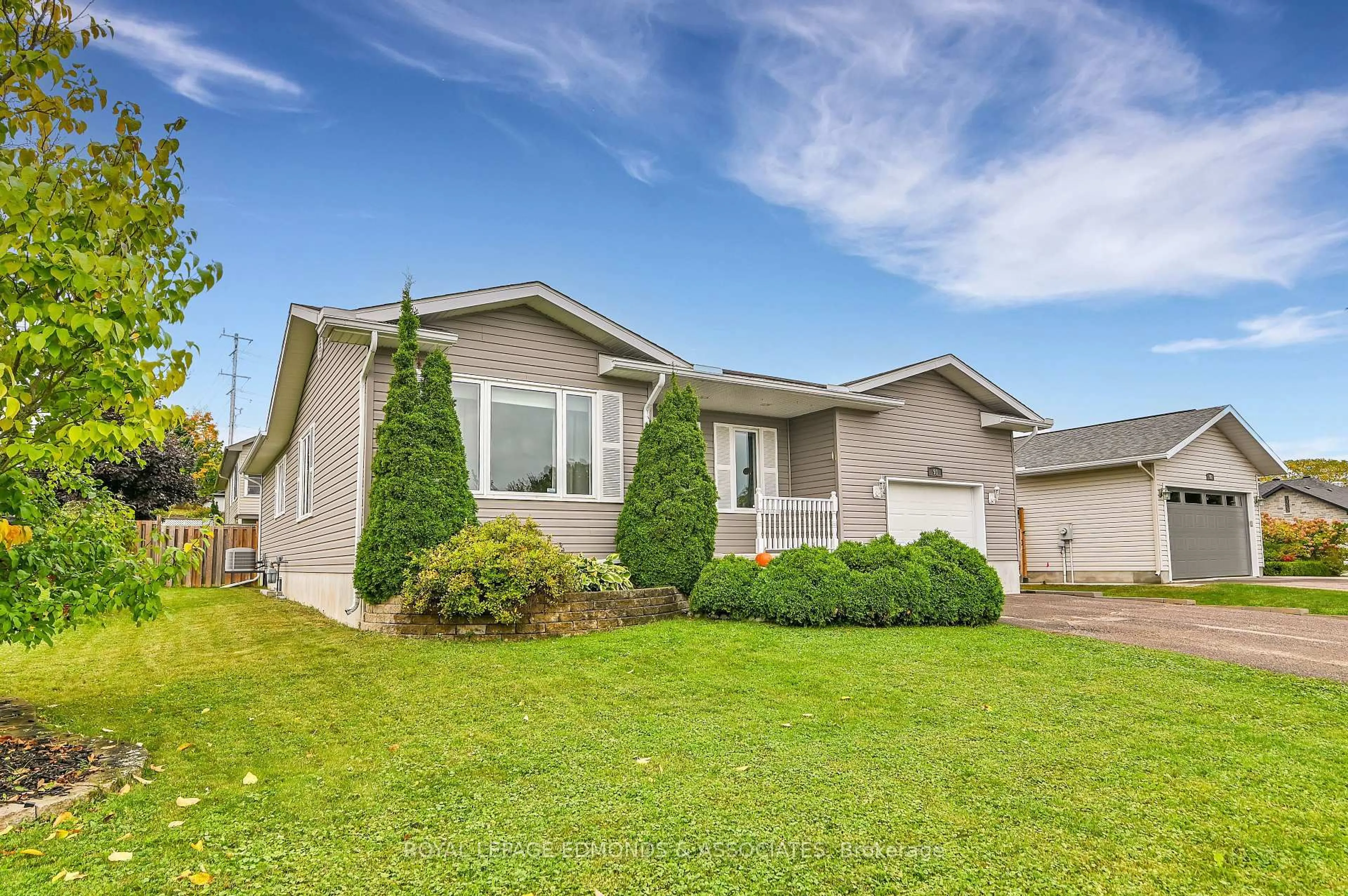 Home with vinyl exterior material, unknown for 91 Haramis Dr, Renfrew Ontario K7V 4M4
