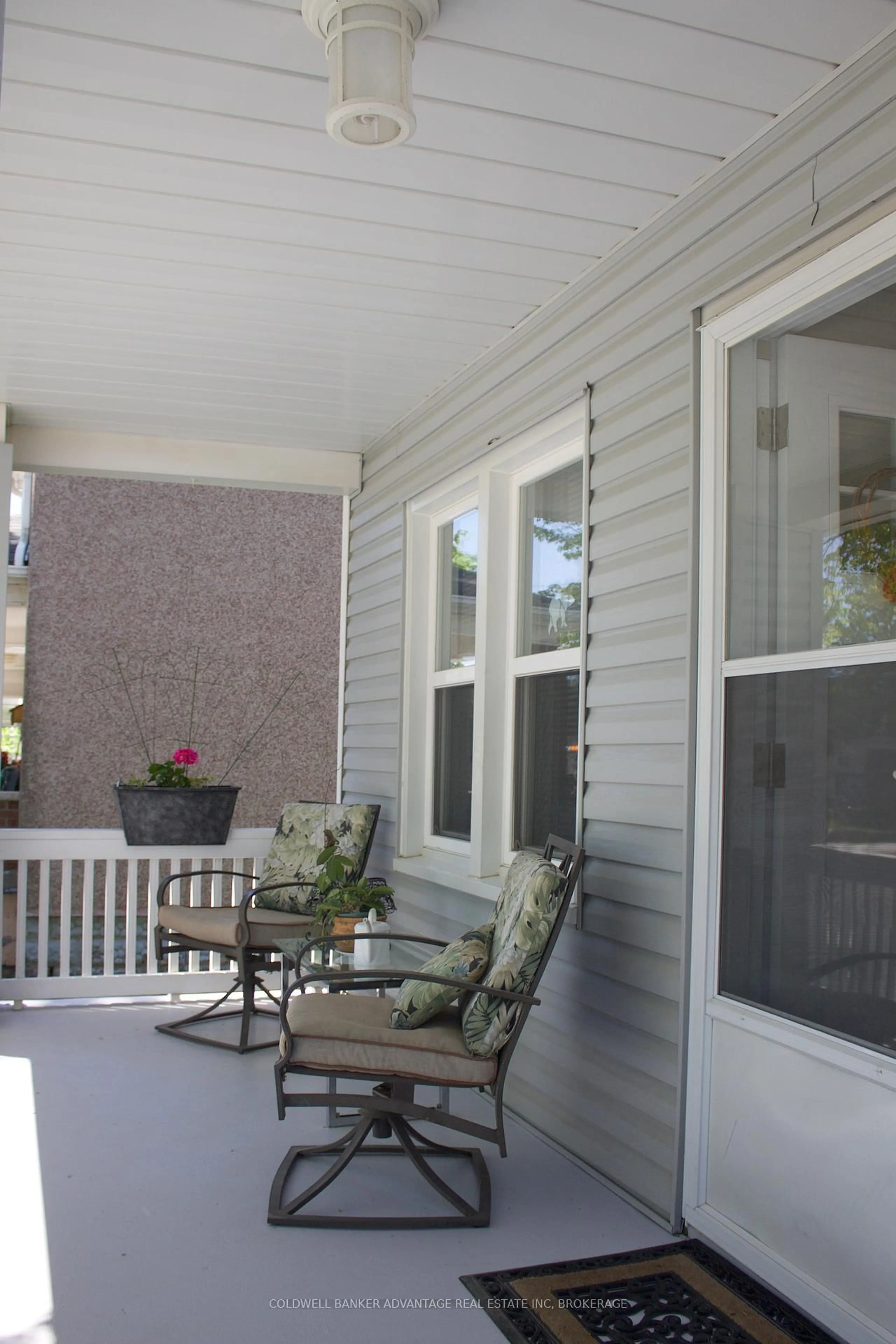 Patio, street for 93 Garner Ave, Welland Ontario L3B 2X9