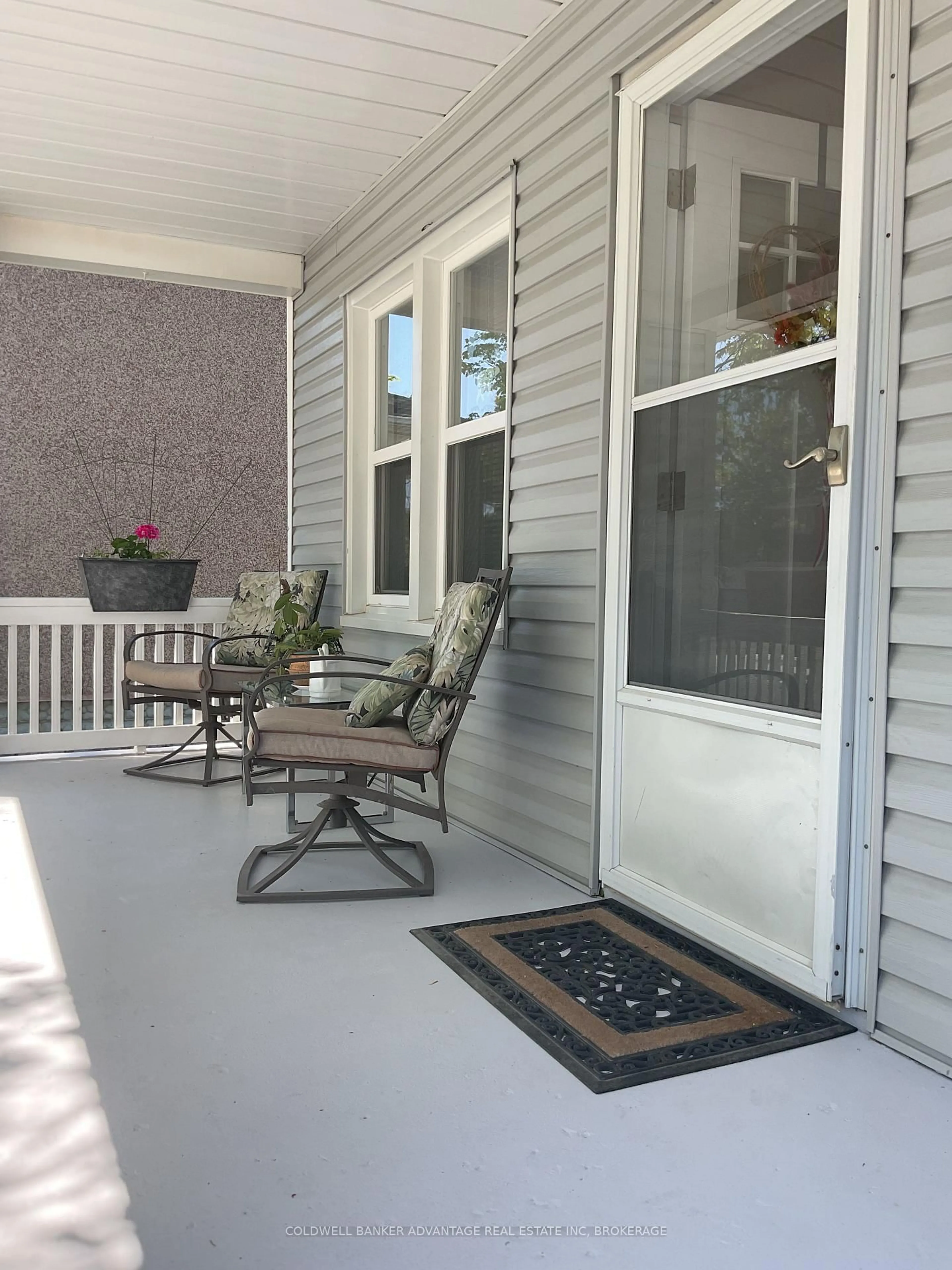 Patio, street for 93 Garner Ave, Welland Ontario L3B 2X9