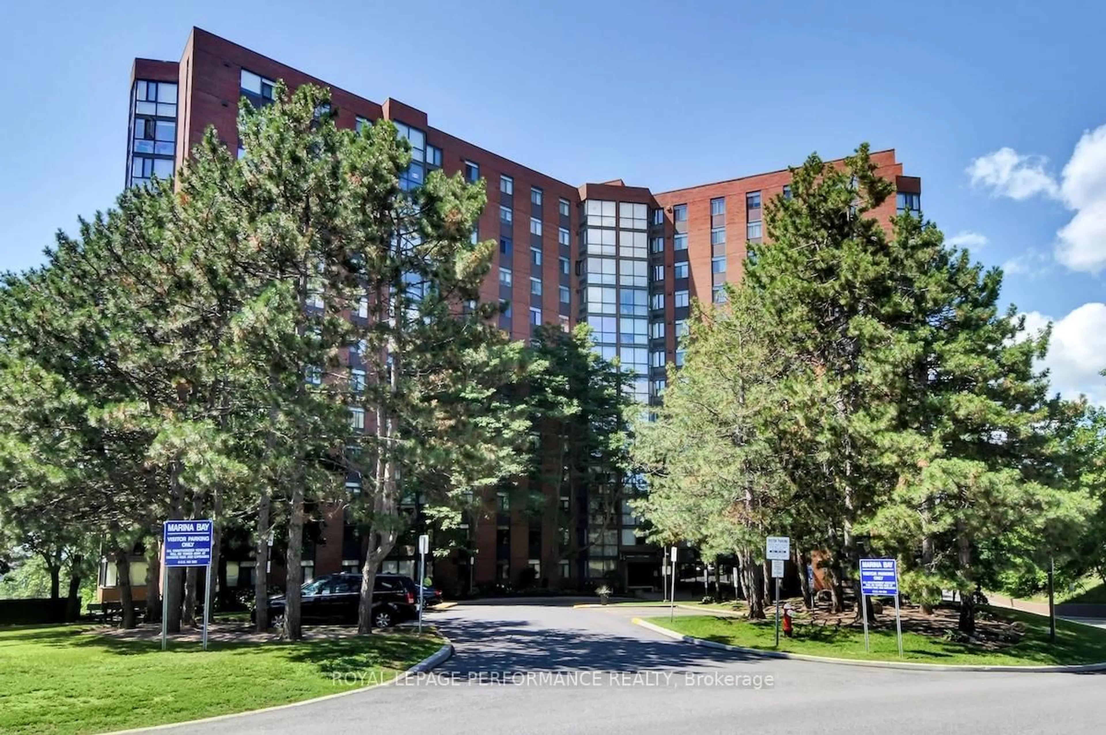 Indoor foyer for 2871 Richmond Rd #302, Ottawa Ontario K2B 8M5
