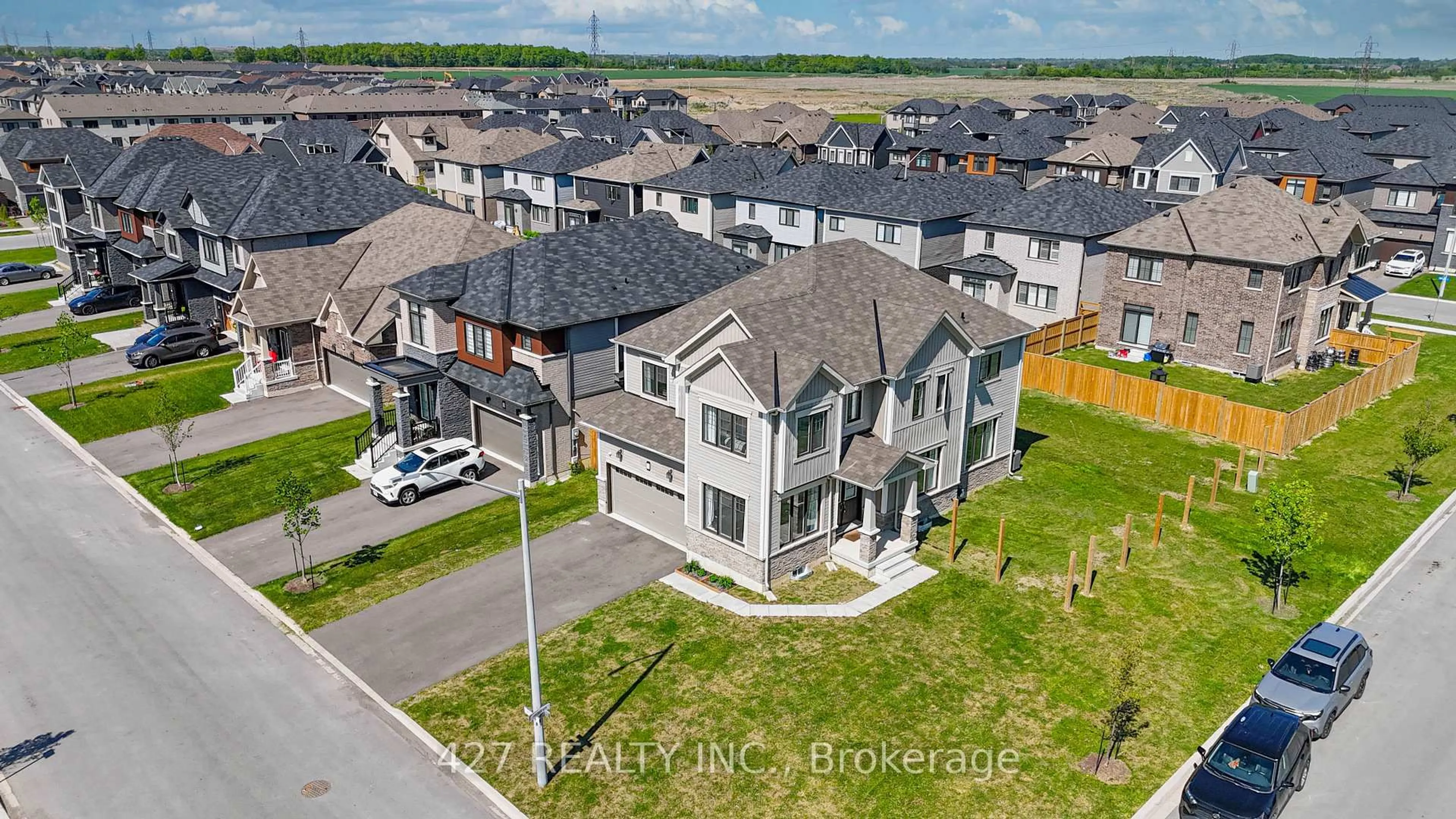 A pic from outside/outdoor area/front of a property/back of a property/a pic from drone, street for 20 Victory Dr, Thorold Ontario L2V 0K2
