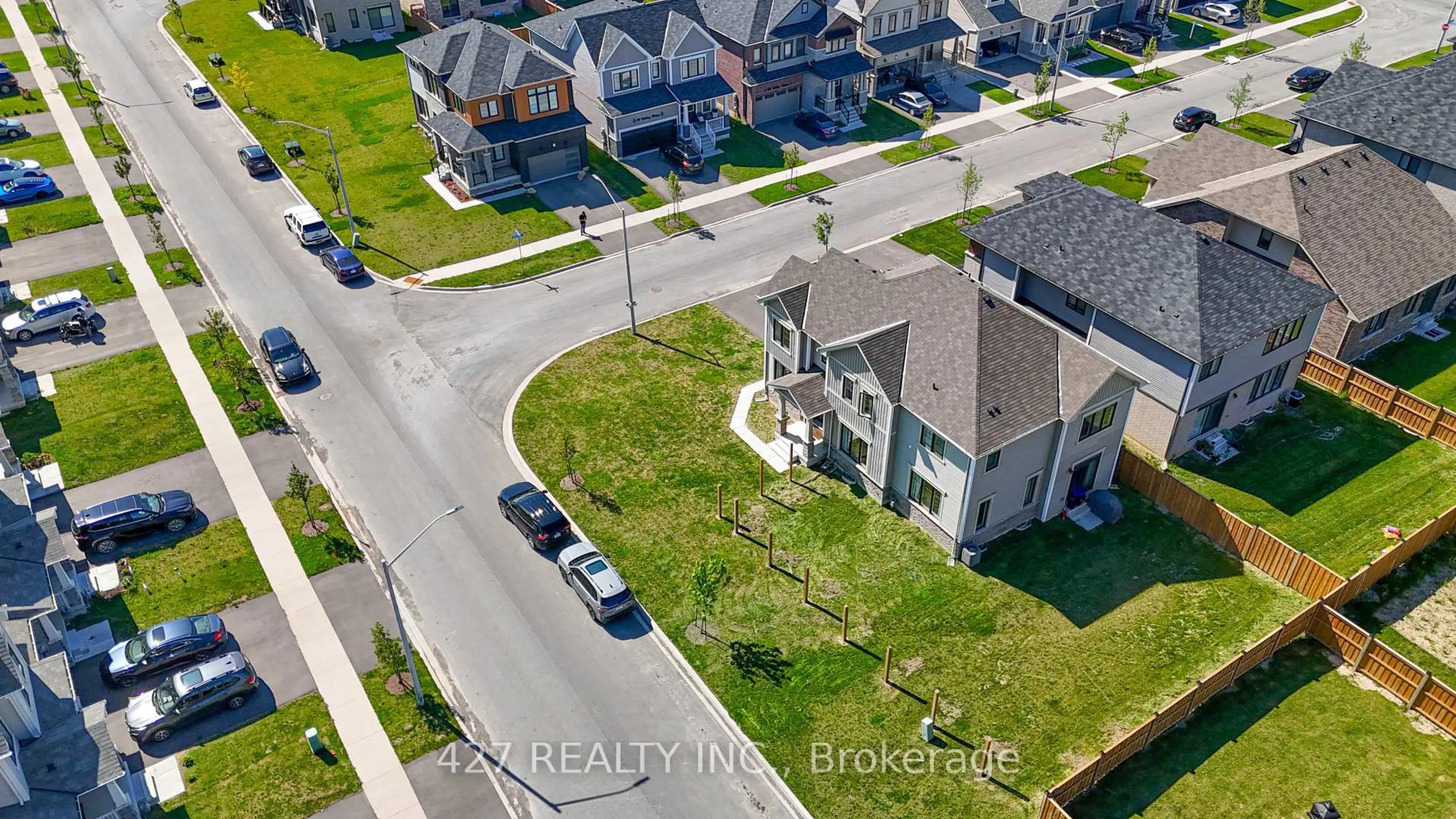A pic from outside/outdoor area/front of a property/back of a property/a pic from drone, street for 20 Victory Dr, Thorold Ontario L2V 0K2