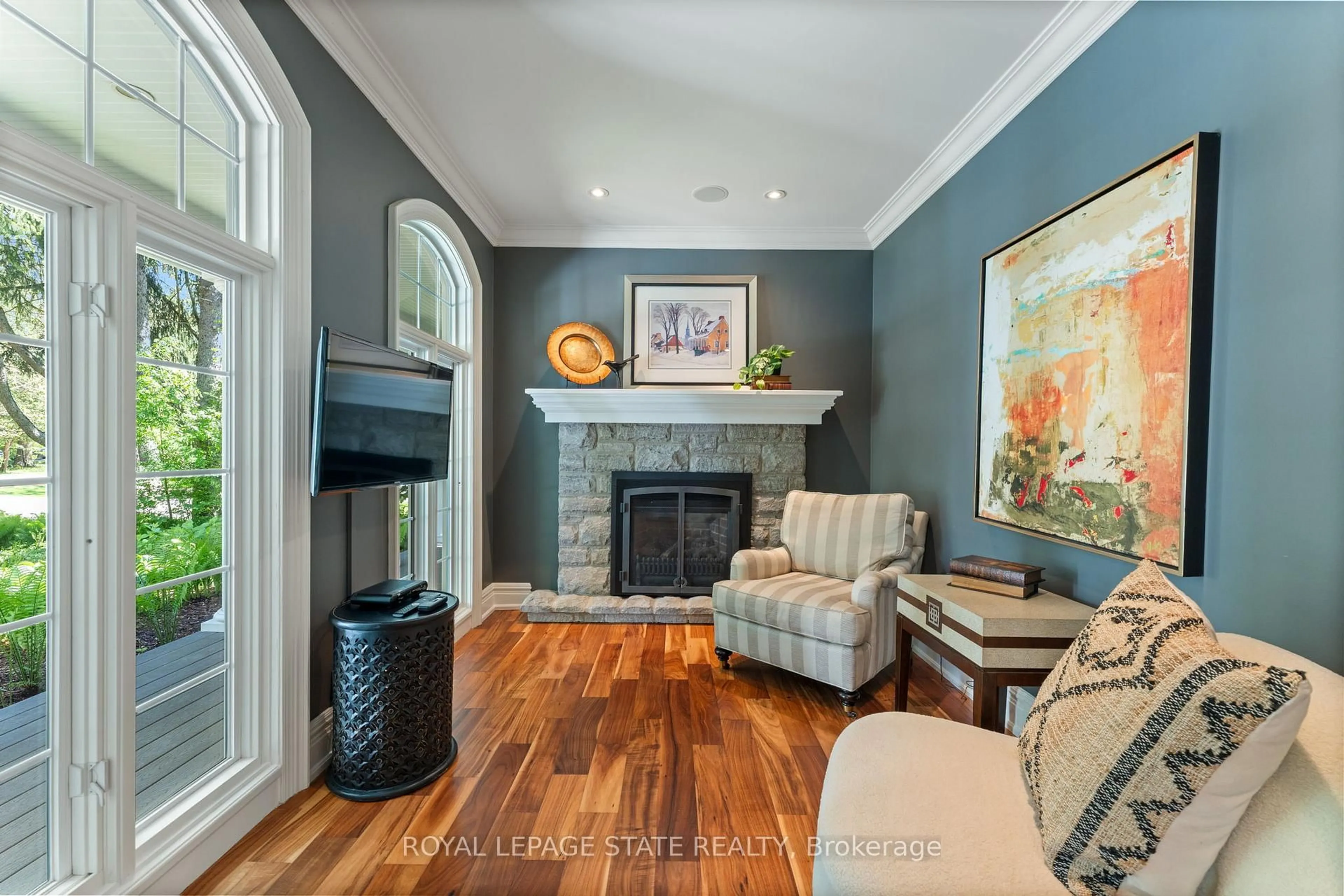 Living room with furniture, unknown for 84 Jerseyville Rd, Hamilton Ontario L9G 1A2