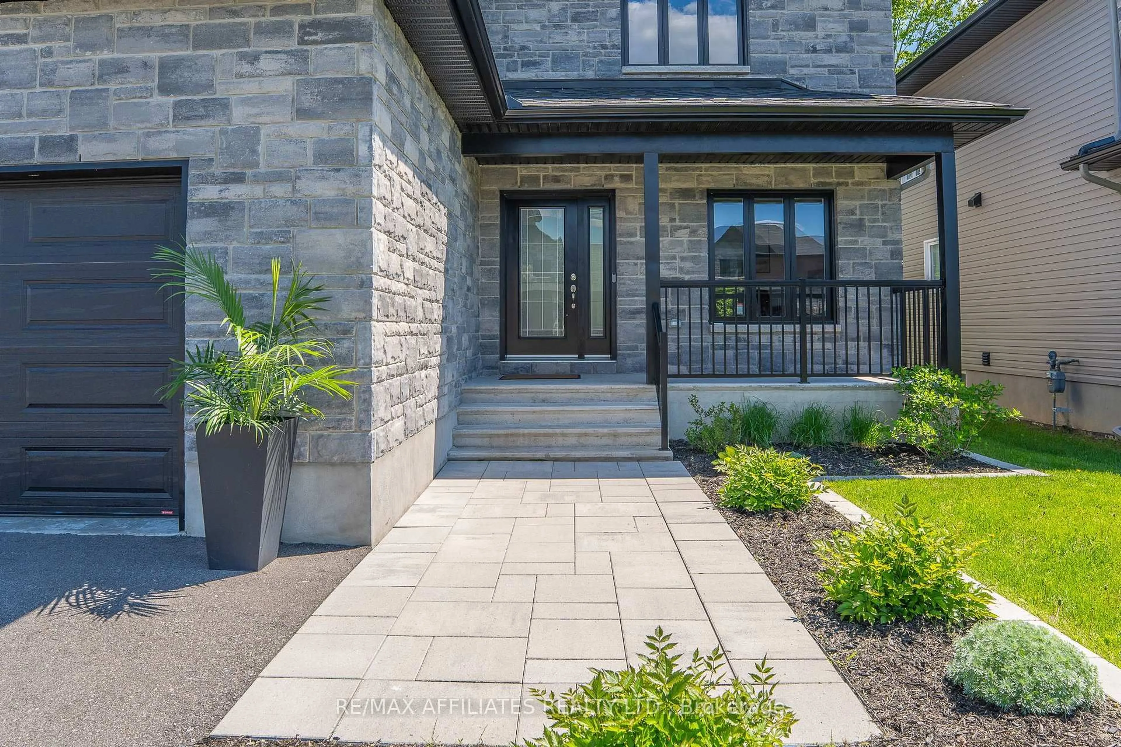 Unknown for 156 Hybrid St, Russell Ontario K0A 1W0