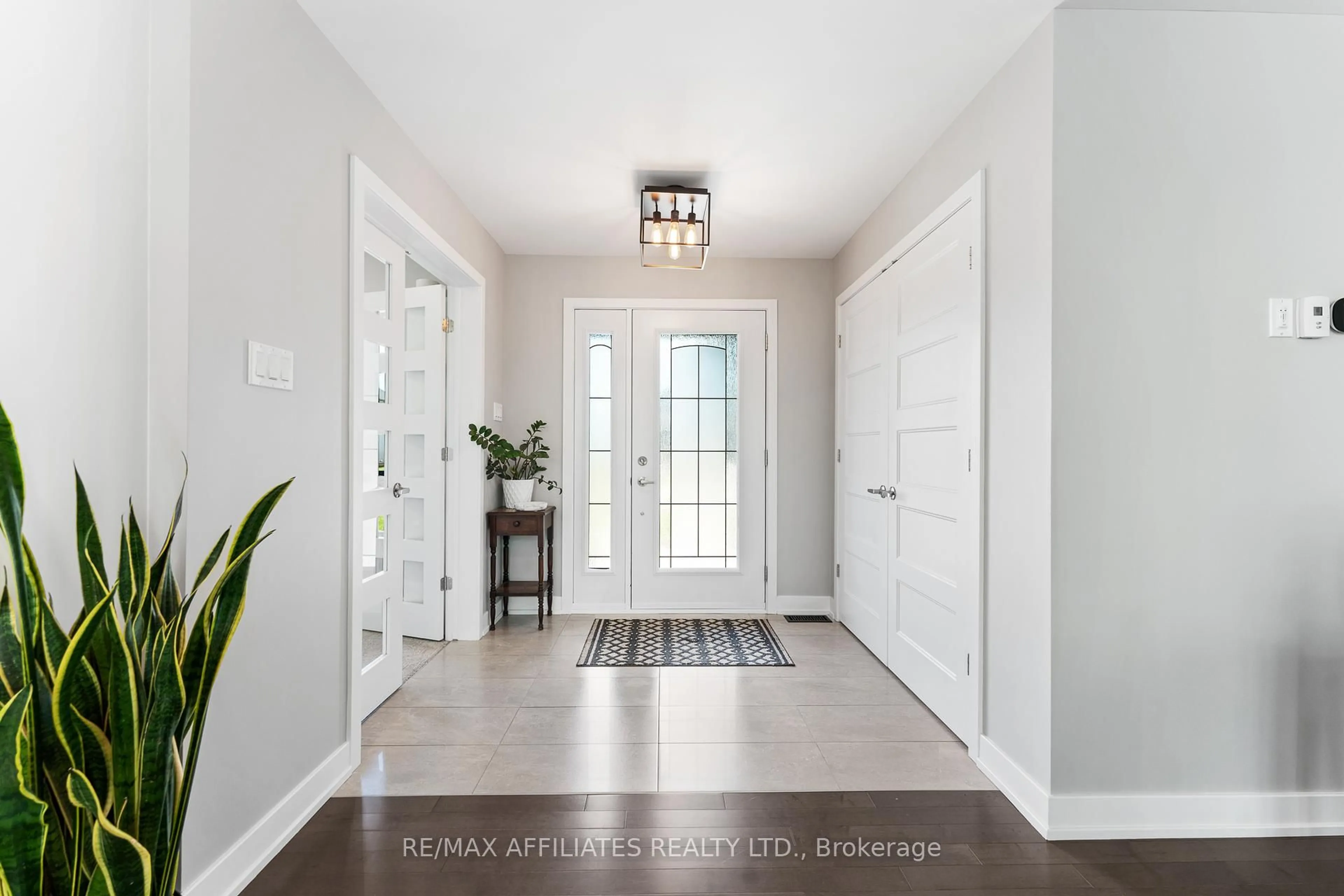 Indoor entryway for 156 Hybrid St, Russell Ontario K0A 1W0