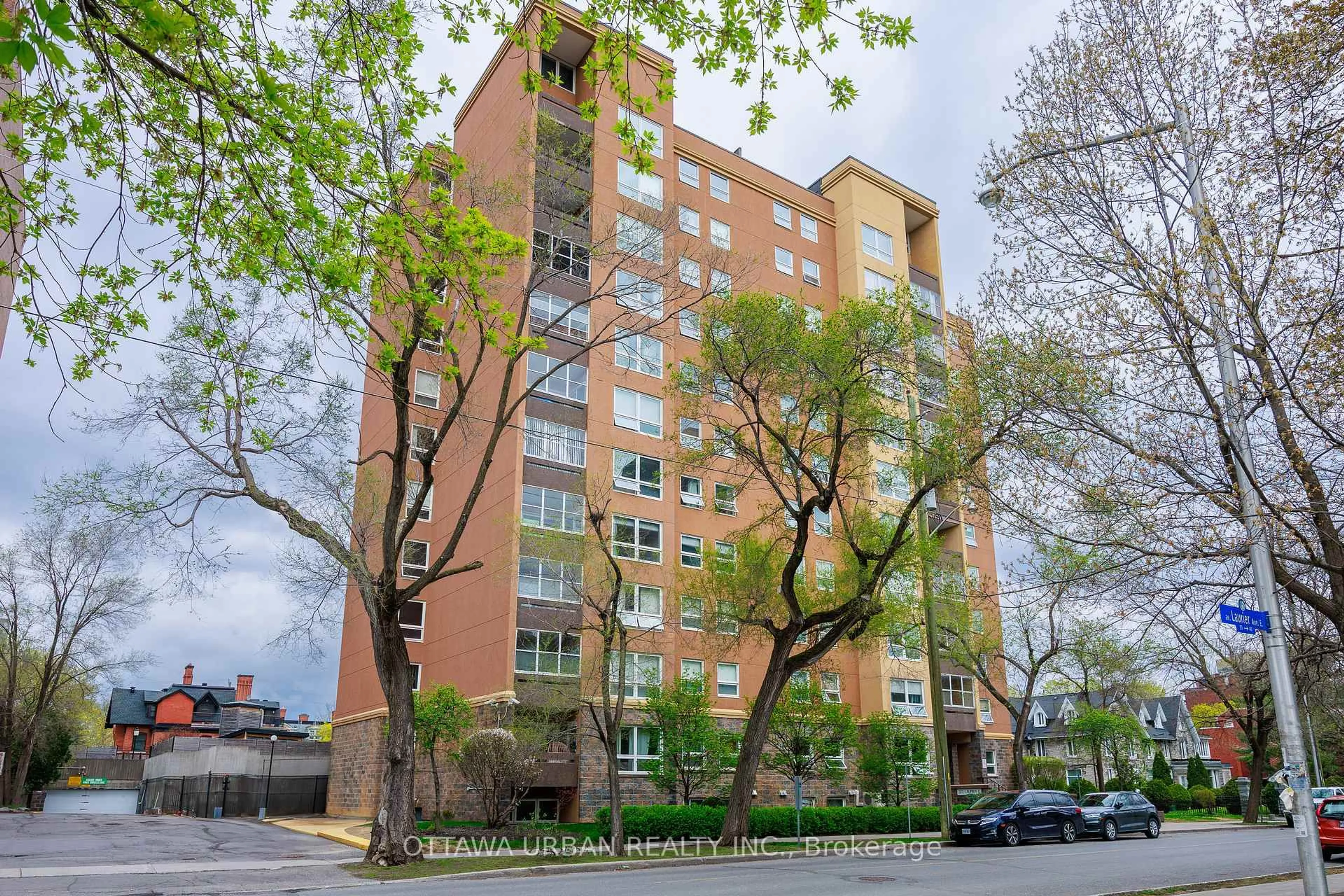 Patio, street for 373 Laurier Ave #1003, Ottawa Ontario K1N 8X6