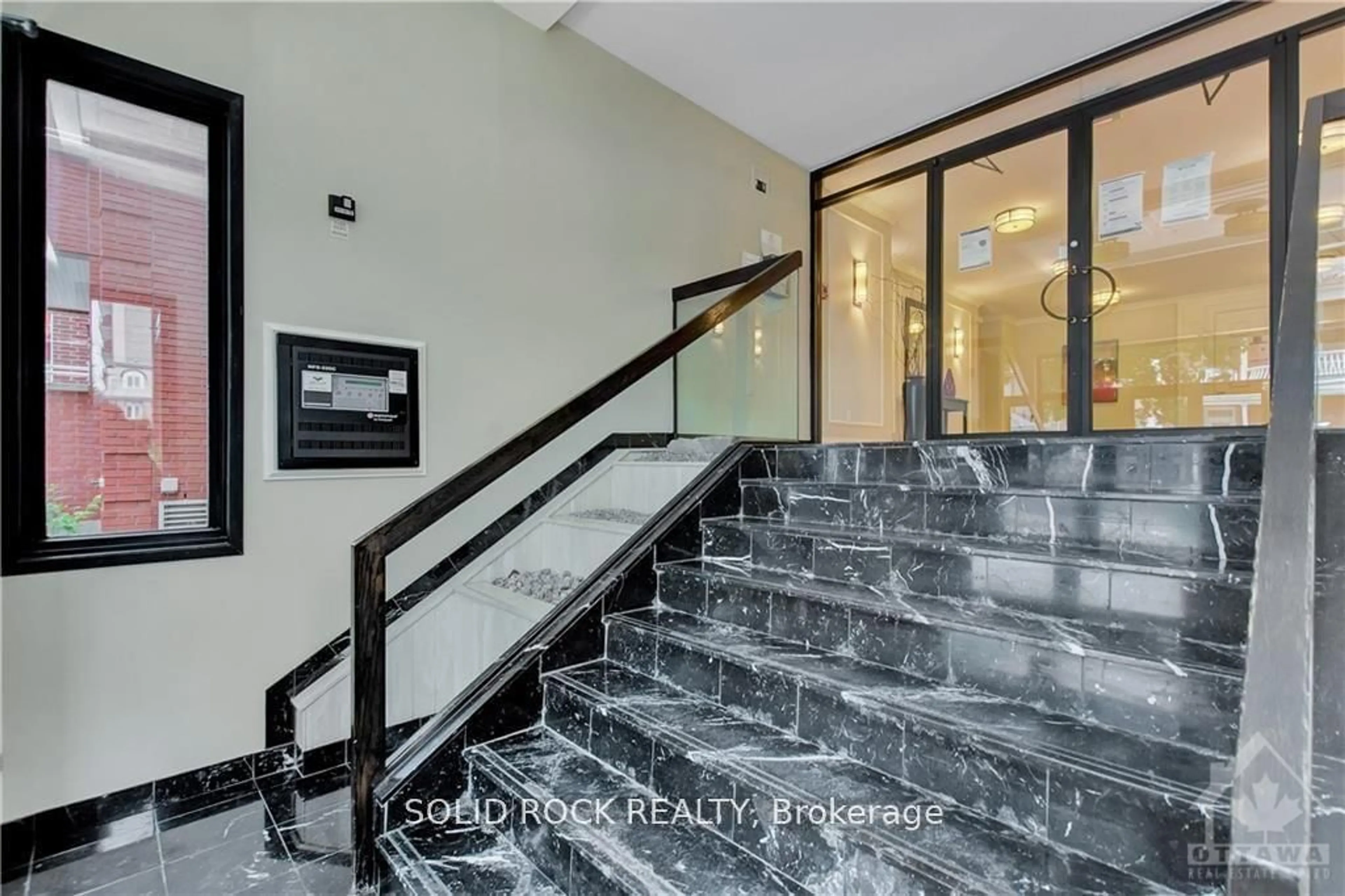 Indoor foyer for 222 Bruyere St #305, Ottawa Ontario K1N 5E3