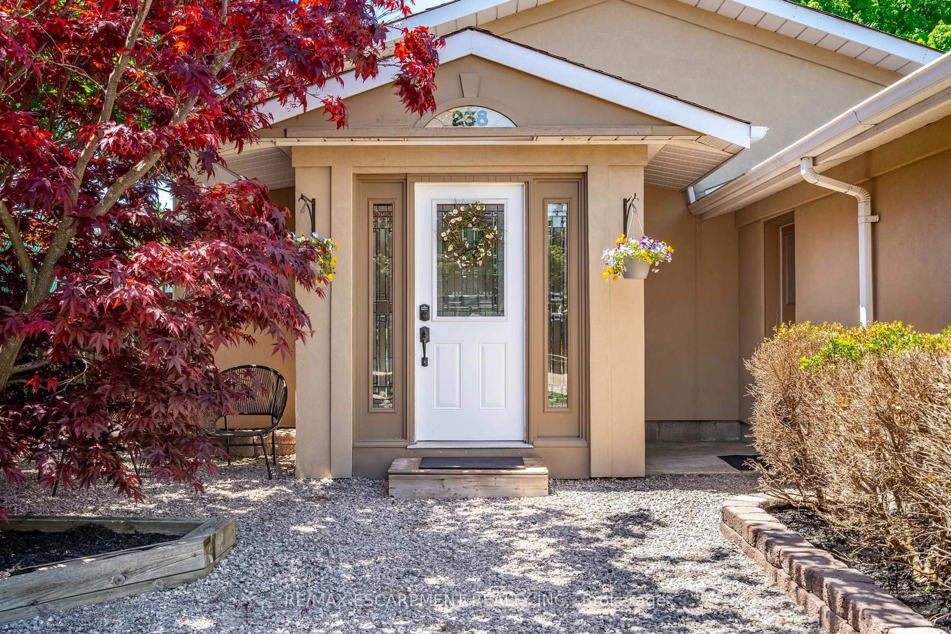 Indoor entryway for 238 West 15th St, Hamilton Ontario L9C 4B5
