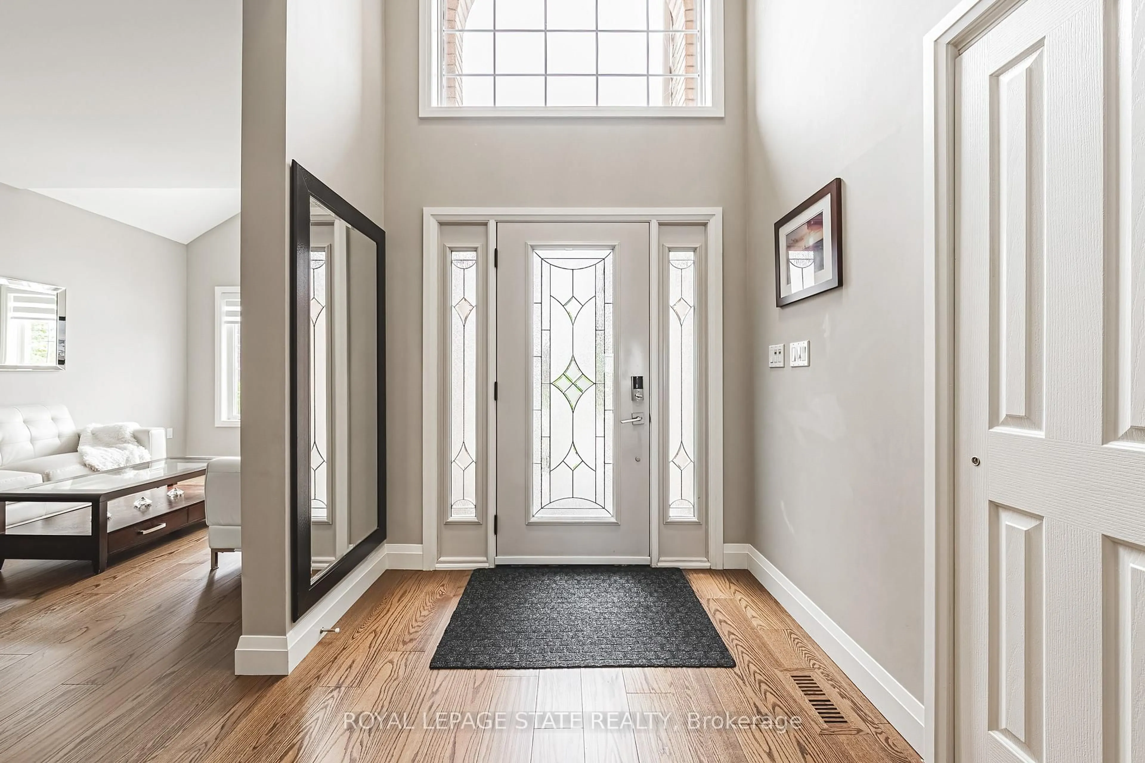 Indoor entryway for 34 Richdale Dr, Hamilton Ontario L8J 3X4