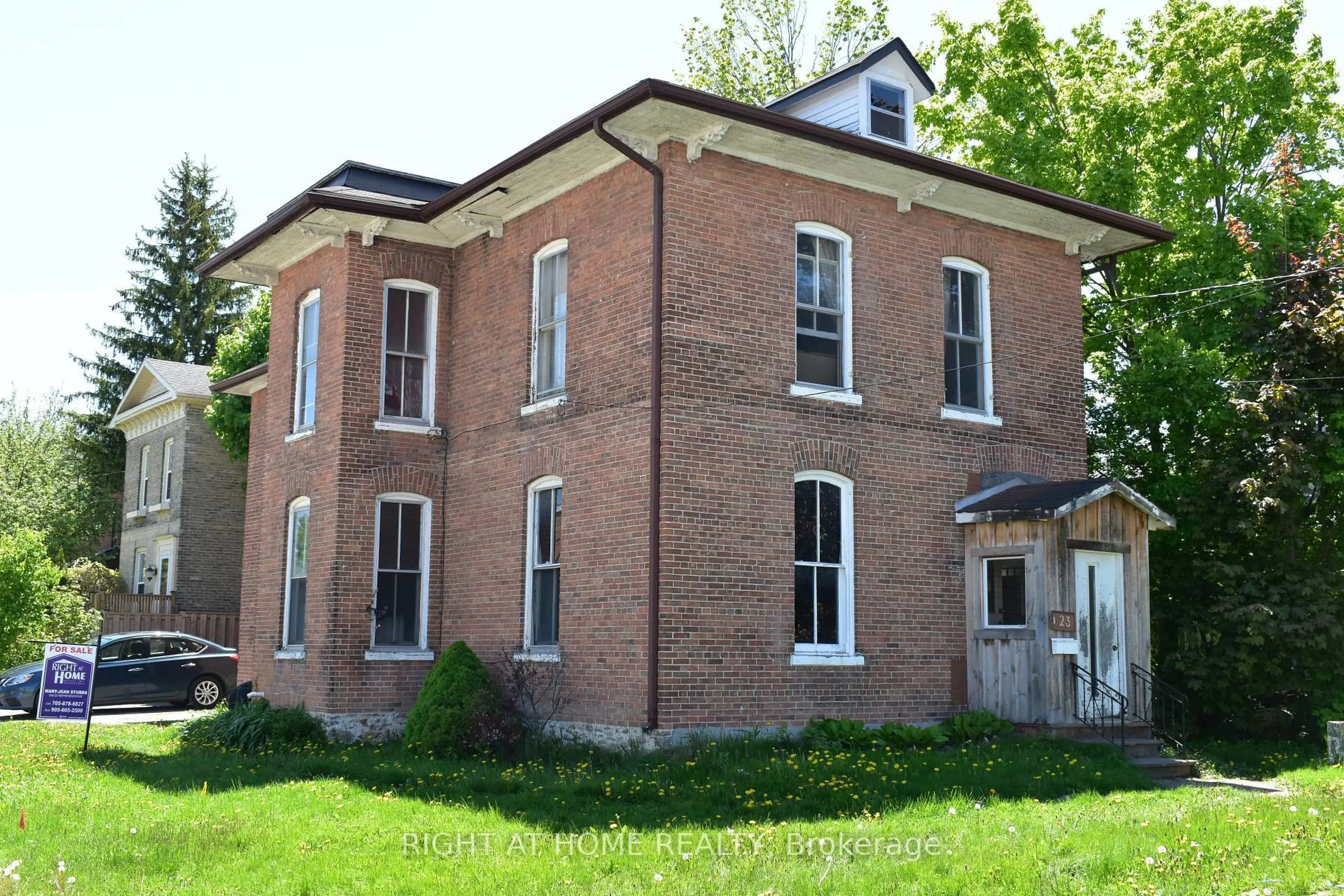 Home with brick exterior material, building for 23 Glenelg St, Kawartha Lakes Ontario K9V 2T9