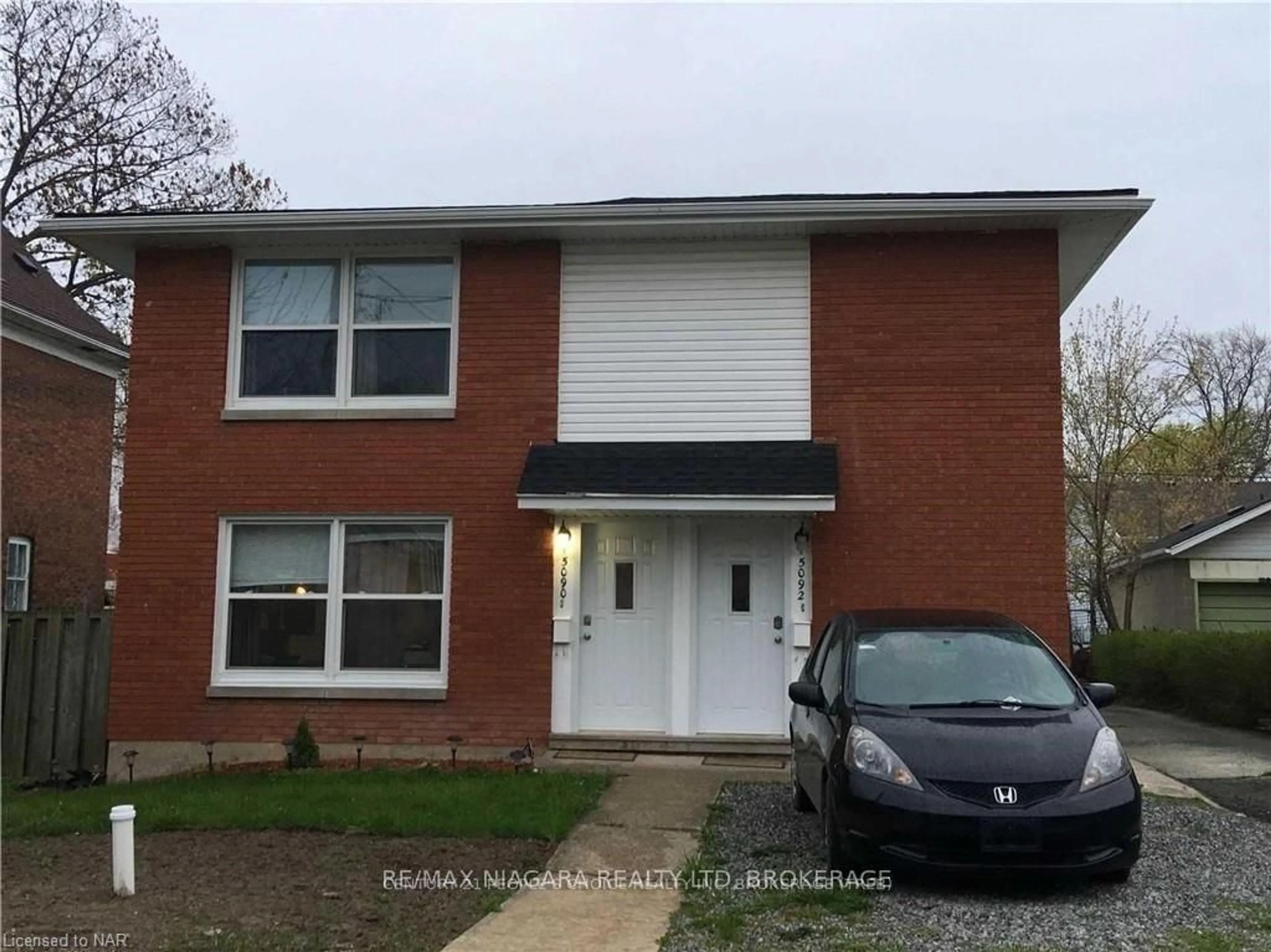 Home with brick exterior material, building for 5090 Mcglashan Cres, Niagara Falls Ontario L2E 3W9
