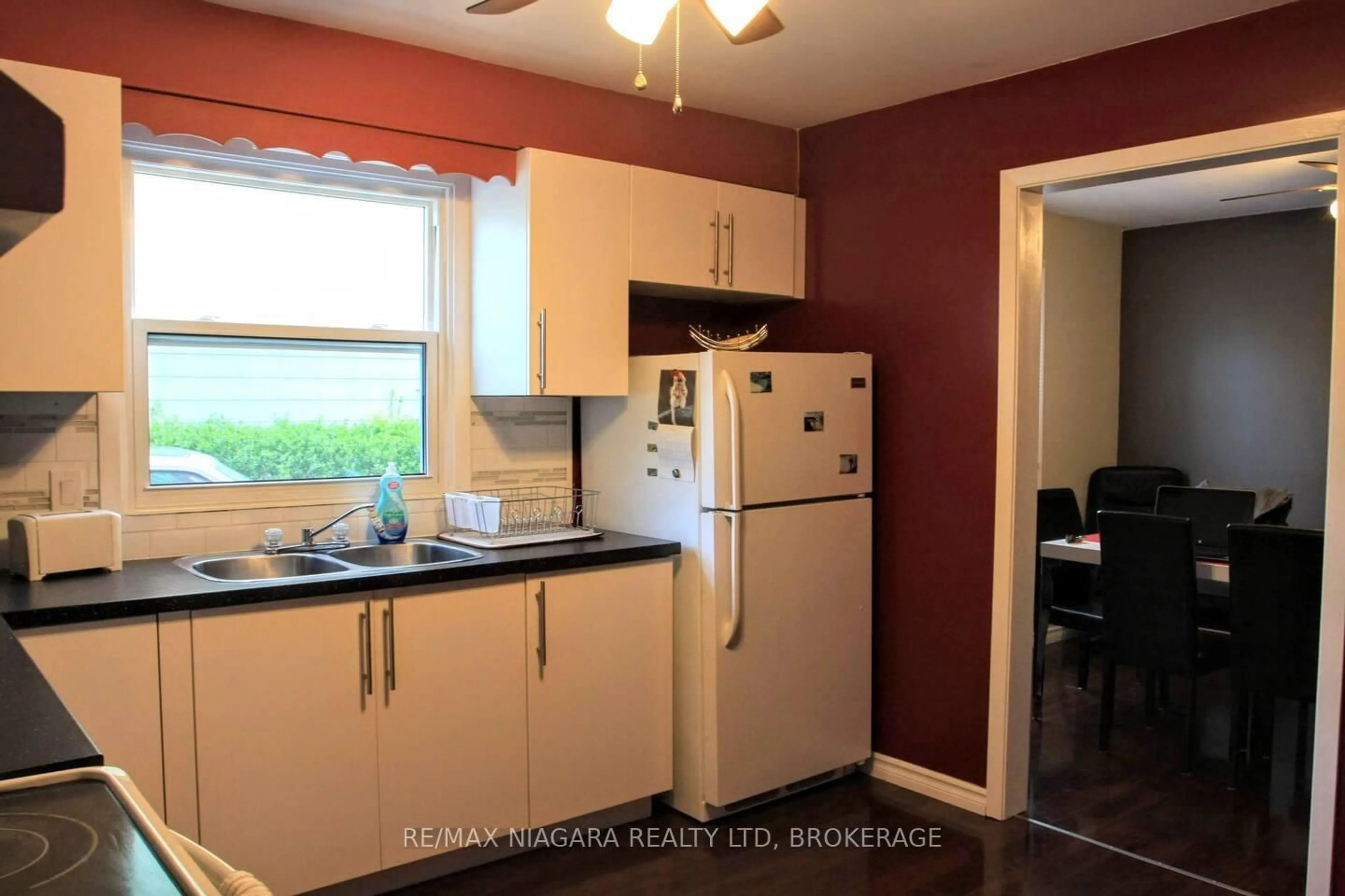 Standard kitchen, unknown for 5090 Mcglashan Cres, Niagara Falls Ontario L2E 3W9