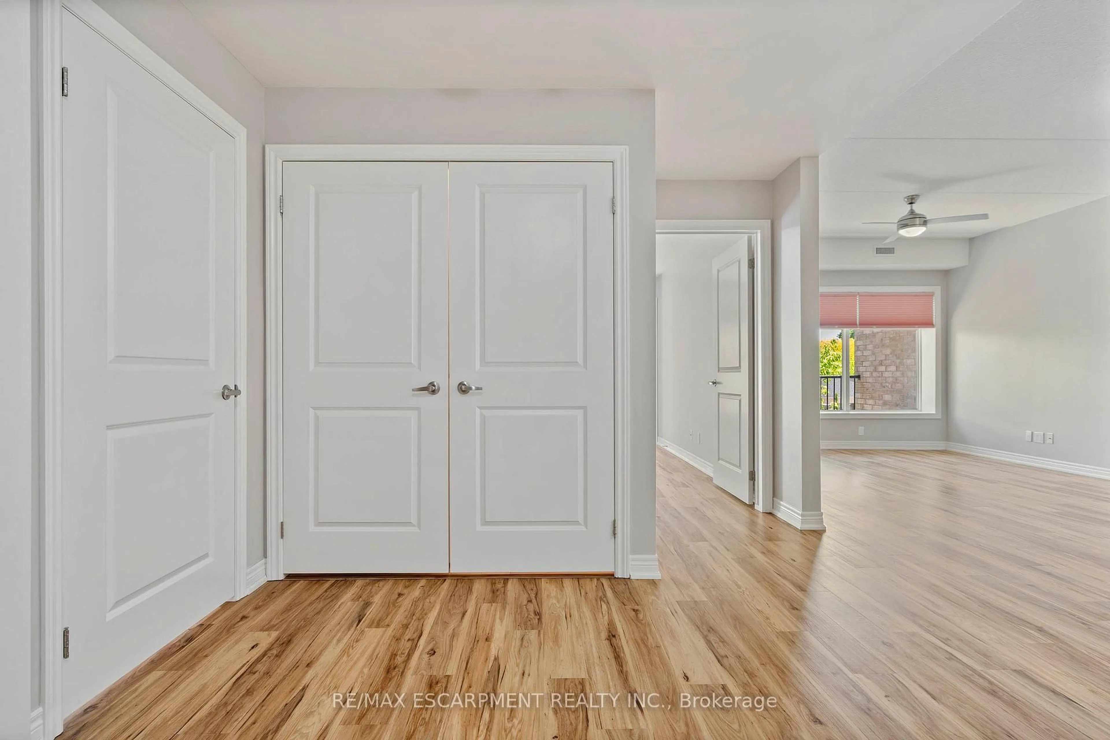 Indoor entryway for 4644 Pettit Ave #213, Niagara Falls Ontario L2E 0B4