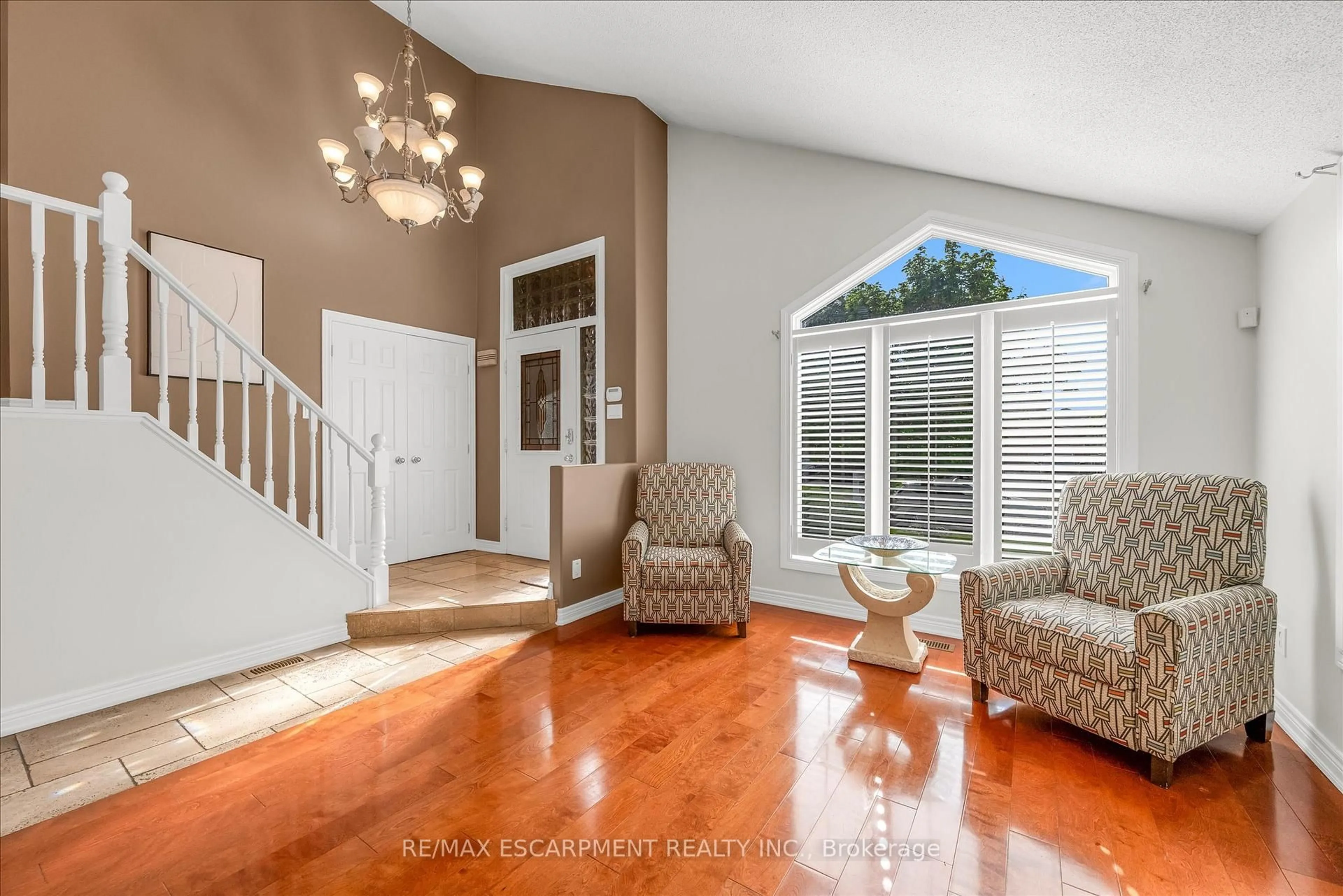 Indoor entryway for 75 Gatestone Dr, Hamilton Ontario L8J 2T9