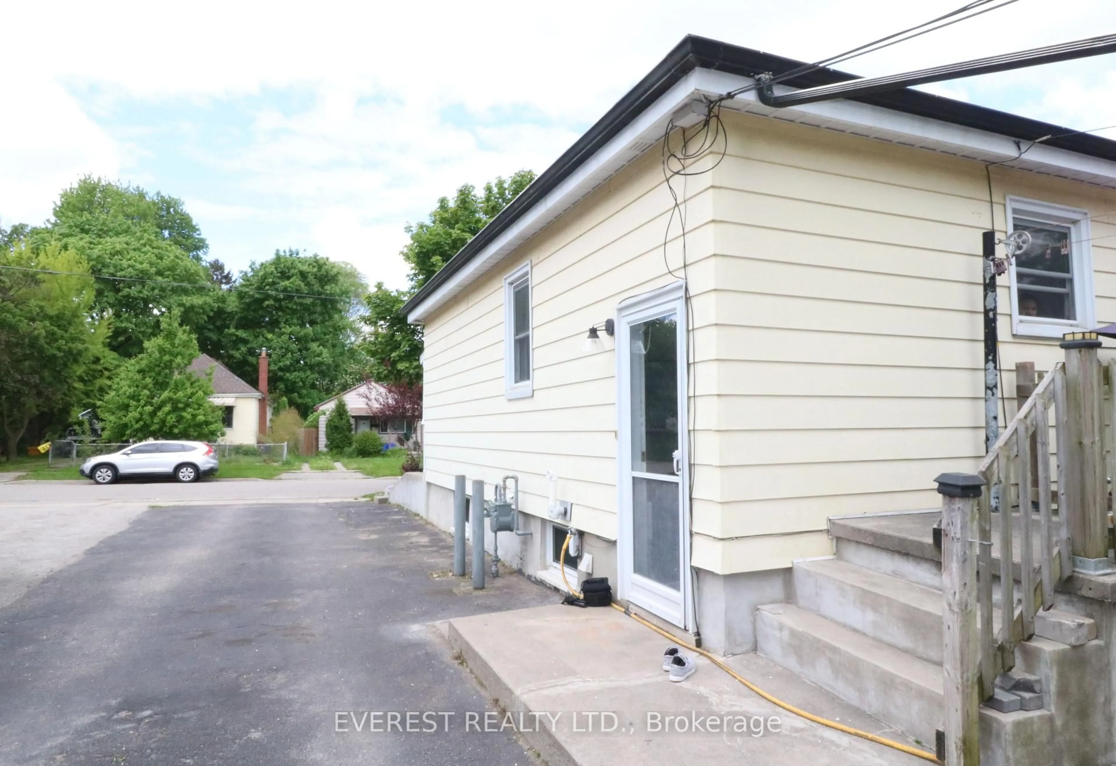 Unknown for 56 Stuart St, London East Ontario N5Y 1S3