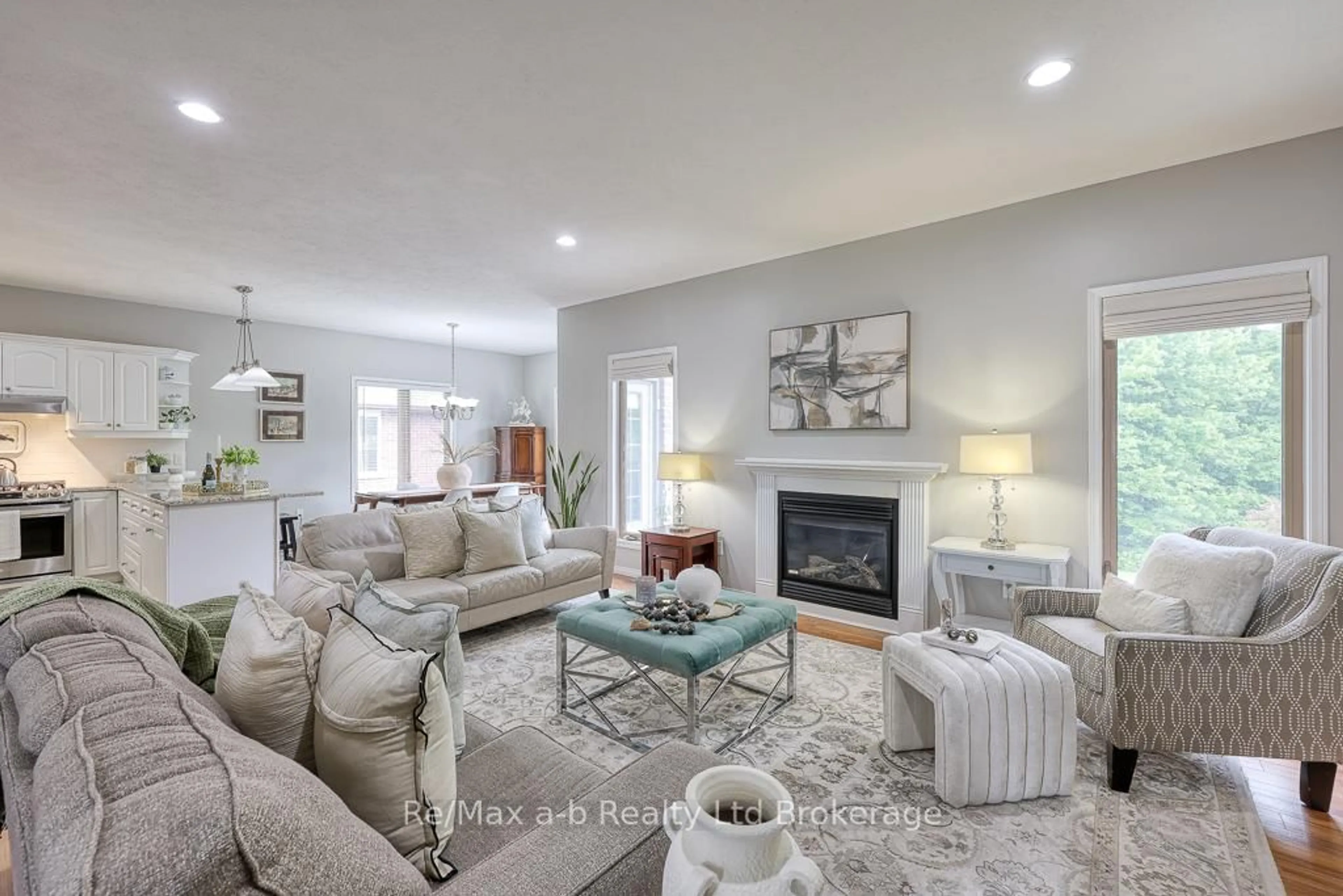 Living room with furniture, unknown for 27 Shelton Dr, Ingersoll Ontario N5C 4G9